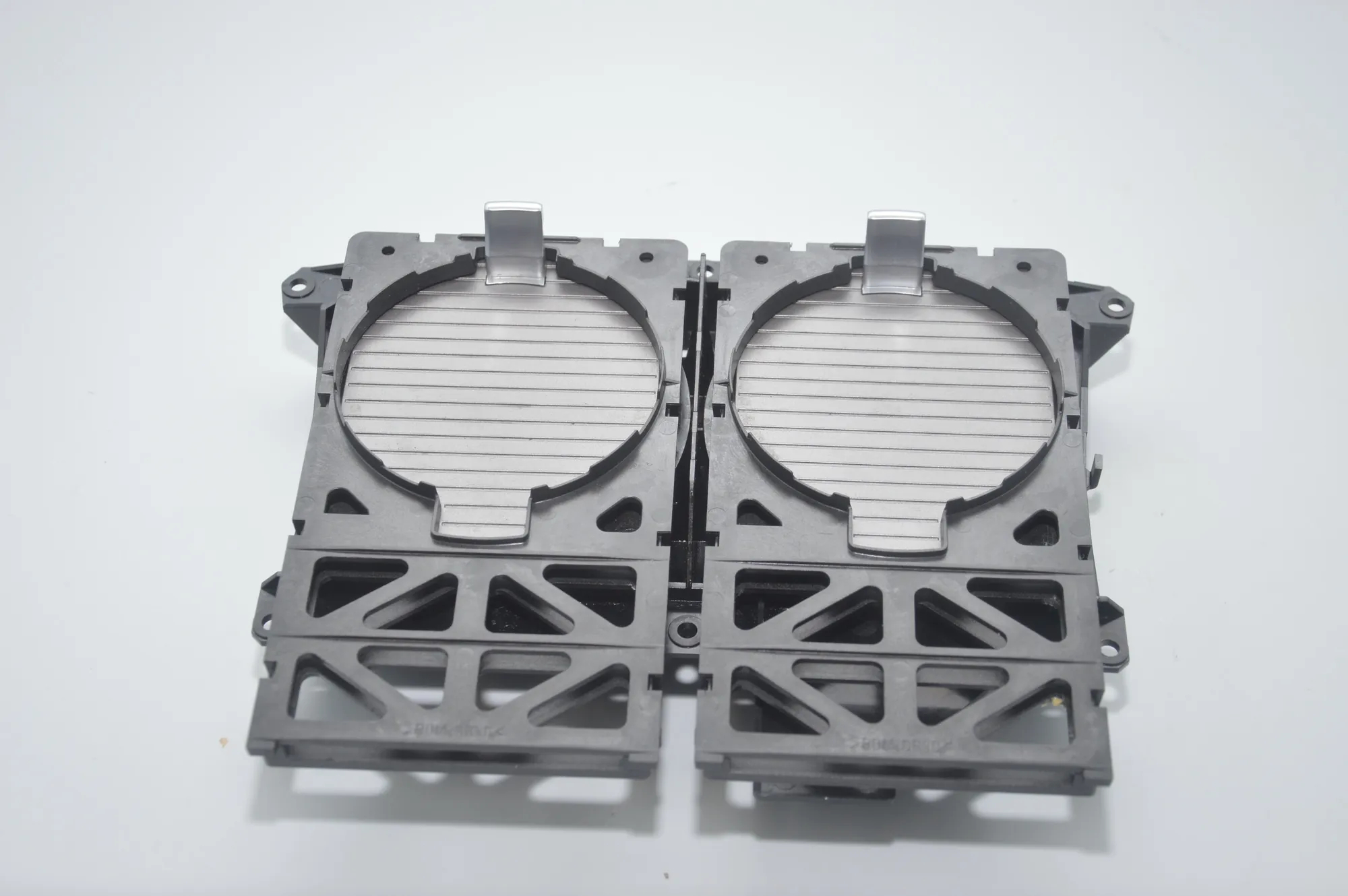 Cup Holder – OEM 8223413 · BMW 7 (E65, E66, E67) 745 i, Li 2003 – 3