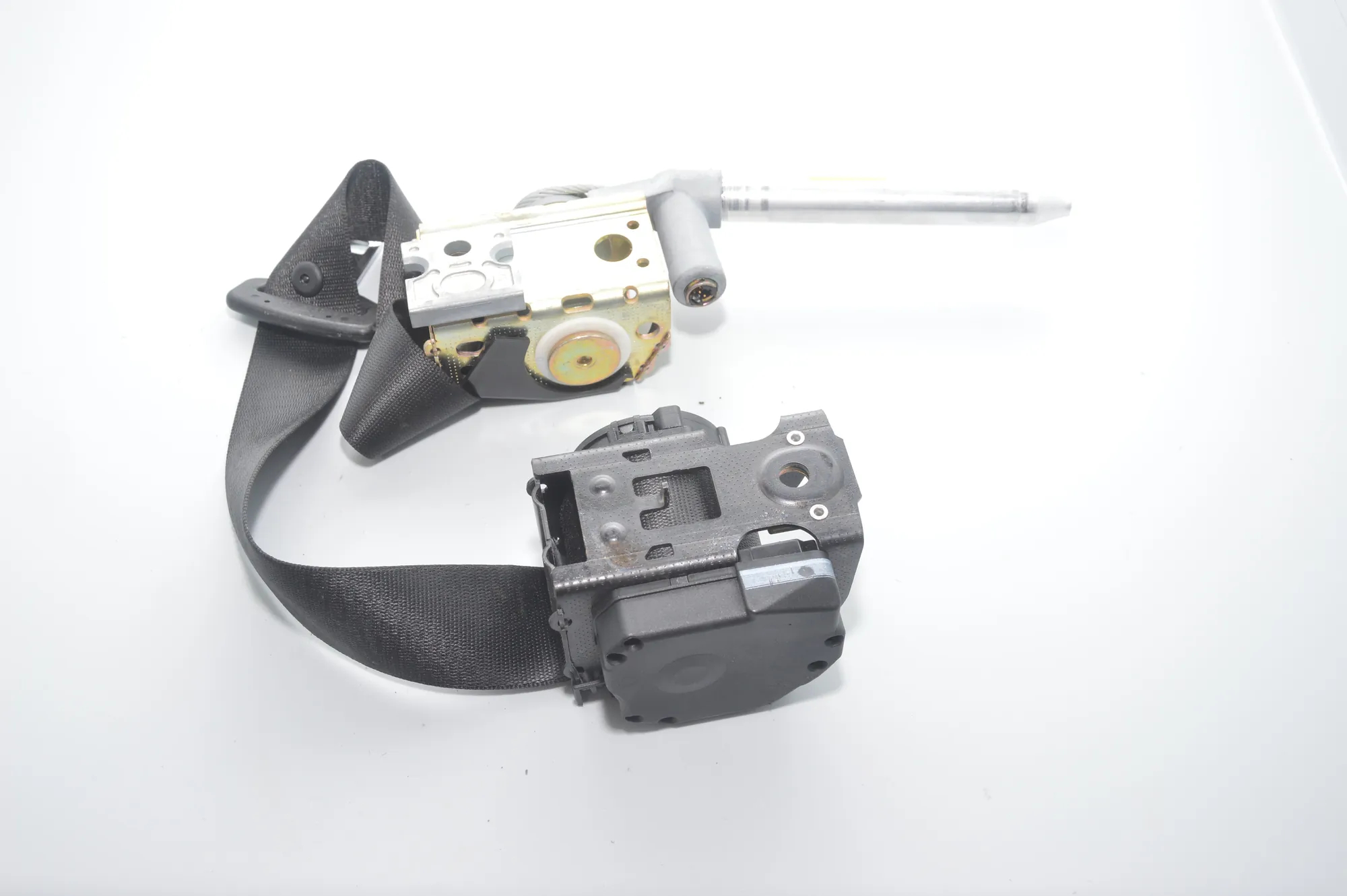 Rear Right Seatbelt – OEM 7022402 · BMW 7 (E65, E66, E67) 745 i, Li 2003 – 3