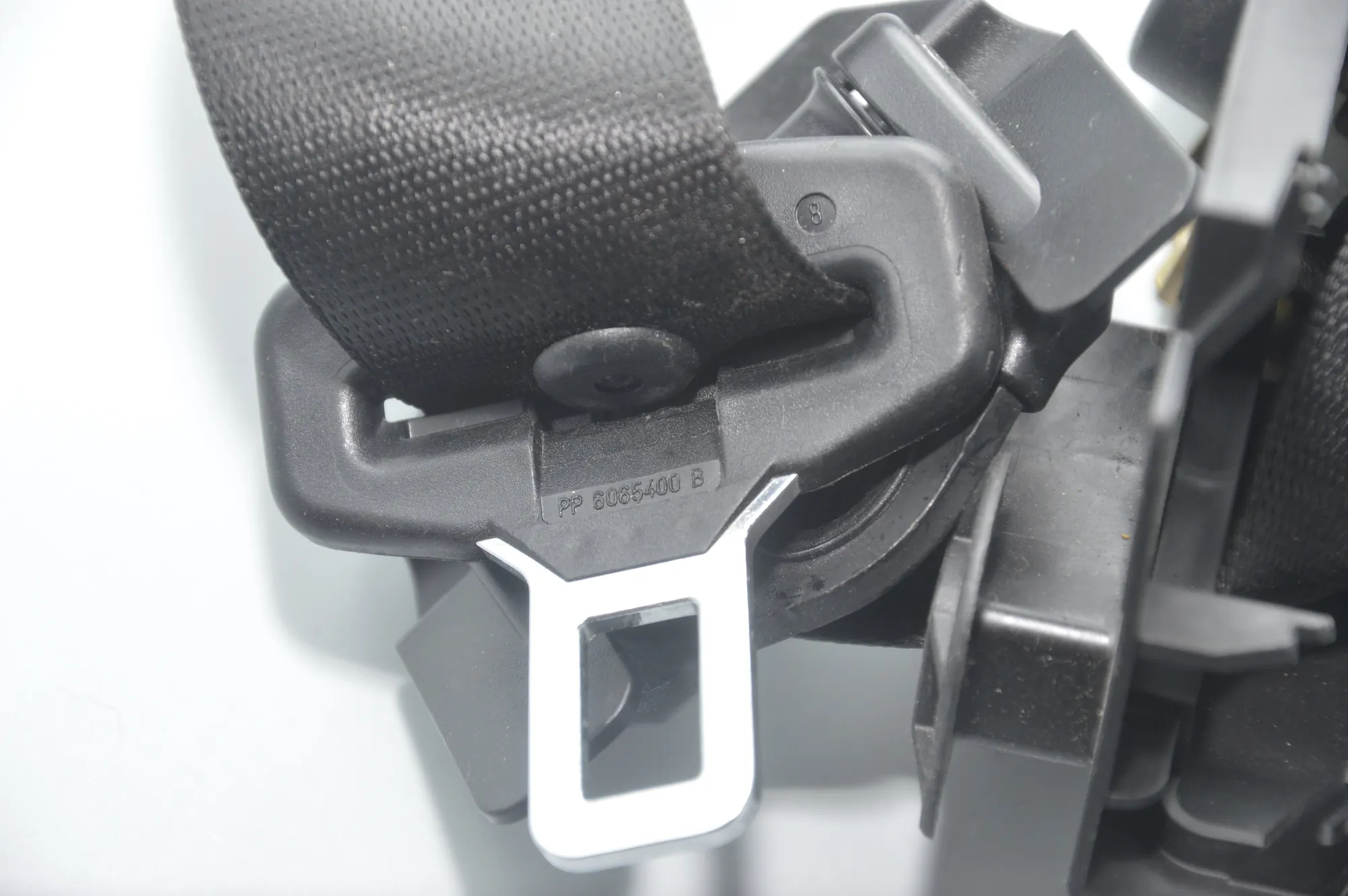 Front Left Seatbelt – OEM 6065400 · BMW 7 (E65, E66, E67) 745 i, Li 2003 – 5