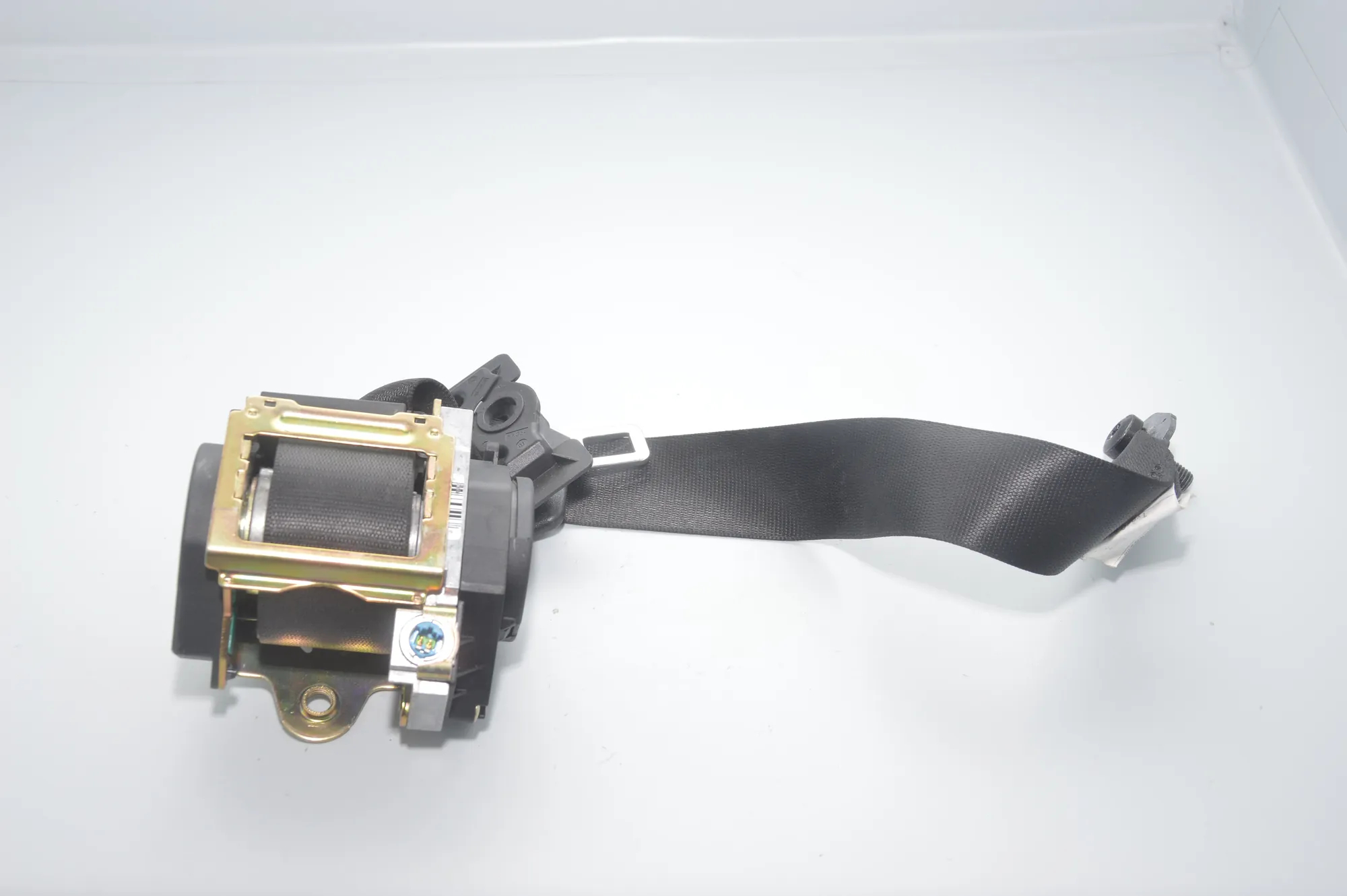 Front Left Seatbelt – OEM 6065400 · BMW 7 (E65, E66, E67) 745 i, Li 2003 – 2