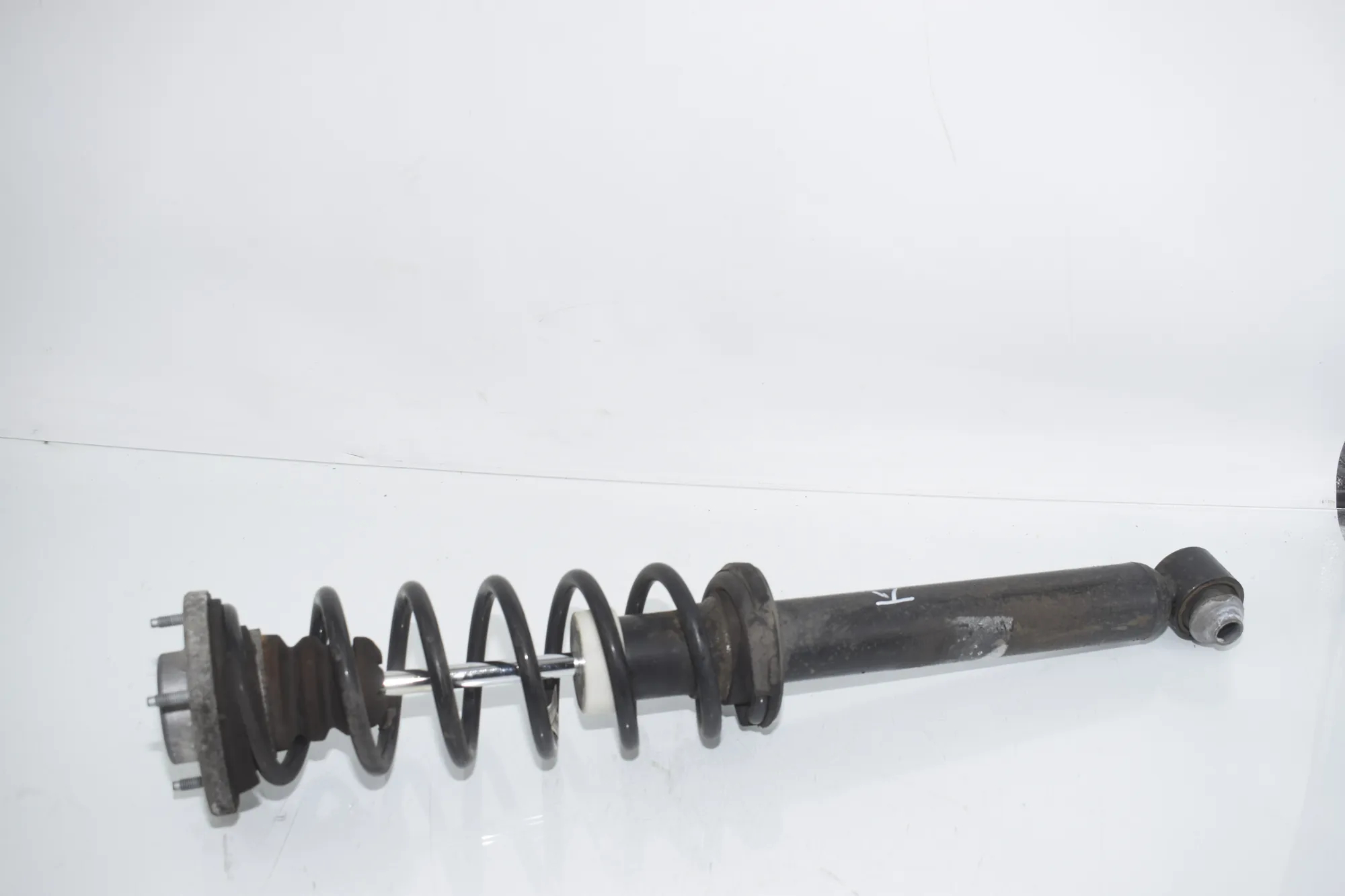 Rear Left Shock Absorber – OEM 6863901 · BMW 5 (F10) 530 d 2014 – 2