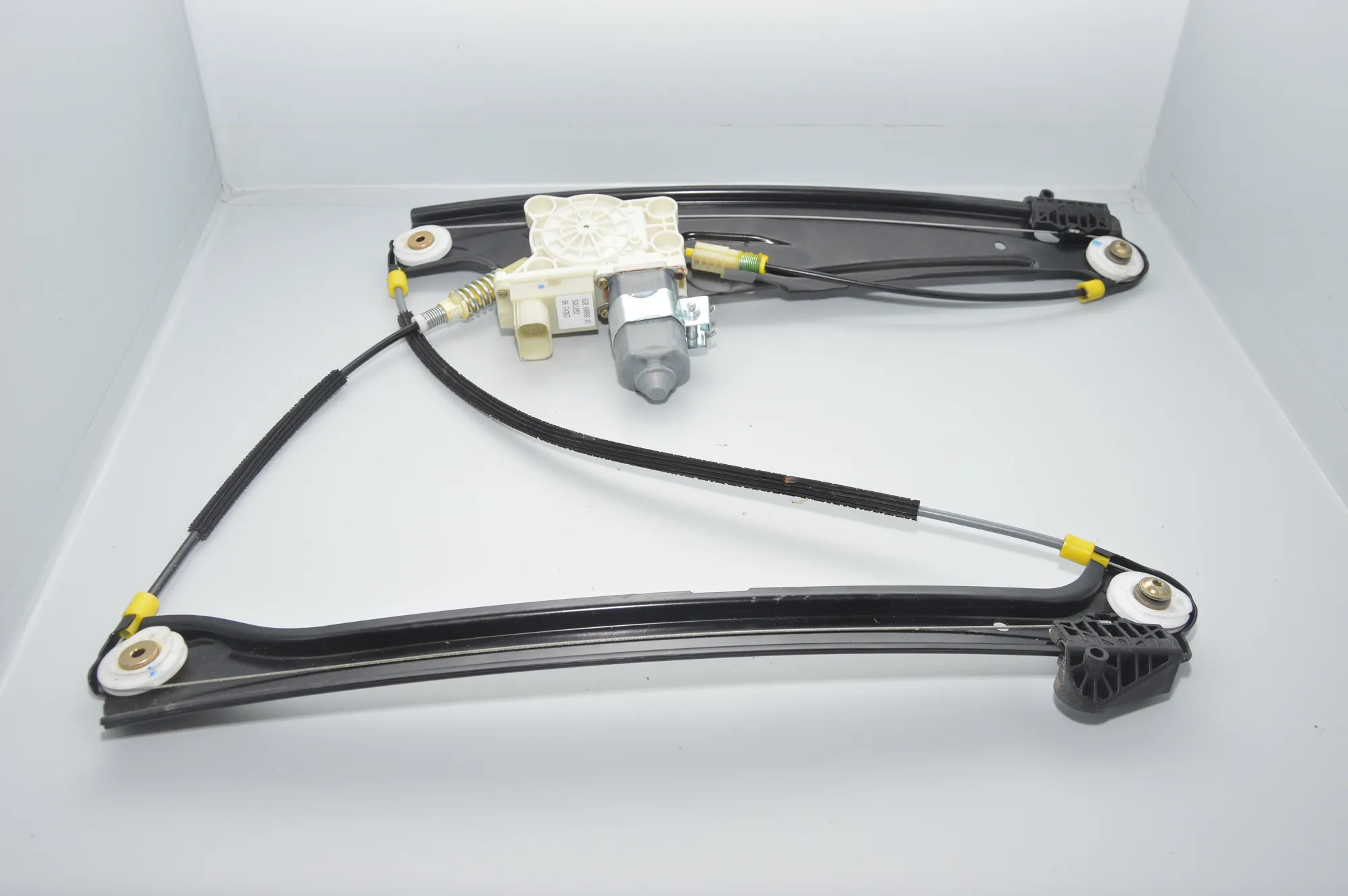 Front Right Door Window Regulator – OEM 7024812 · BMW 7 (E65, E66, E67) 745 i, Li 2003 – 2