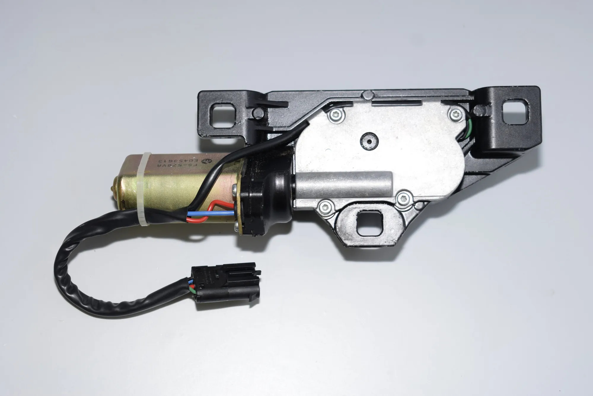 Tailgate Boot Soft Close Motor – OEM 7014872 · BMW 7 (E65, E66, E67) 745 i, Li 2003 – 2