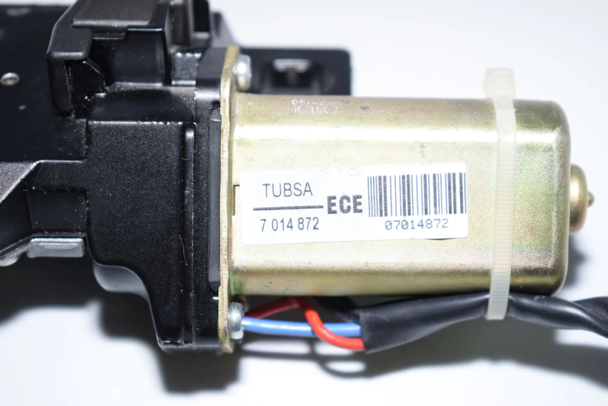 Tailgate Boot Soft Close Motor – OEM 7014872 · BMW 7 (E65, E66, E67) 745 i, Li 2003 – 4