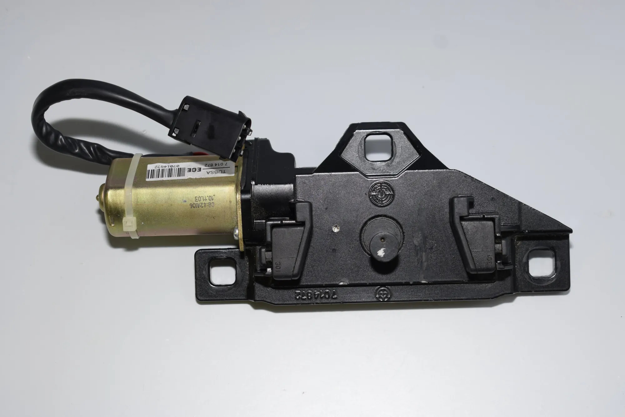 Tailgate Boot Soft Close Motor – OEM 7014872 · BMW 7 (E65, E66, E67) 745 i, Li 2003