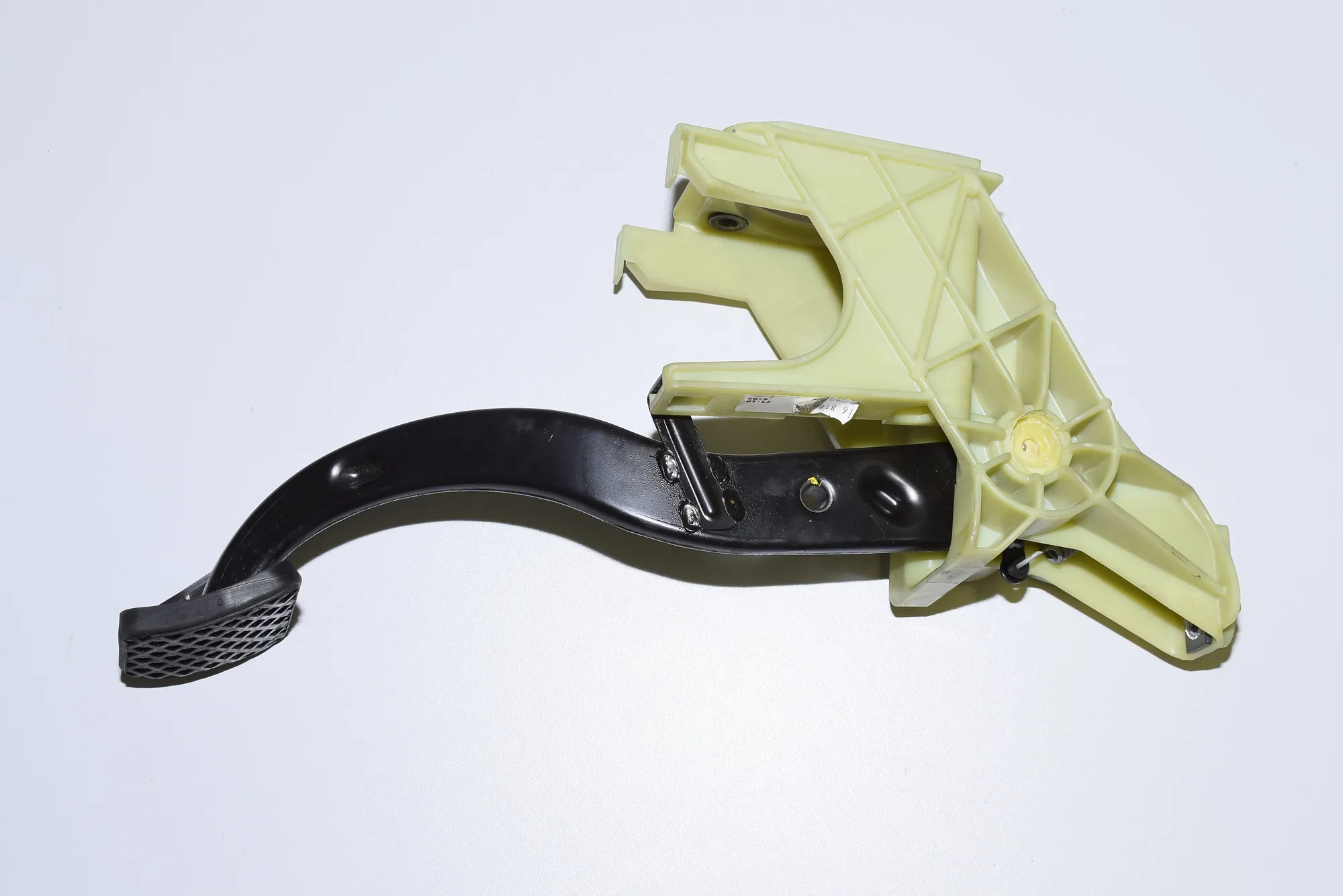 Brake Pedal – OEM 6752517 · BMW 7 (E65, E66, E67) 745 i, Li 2003 – 3