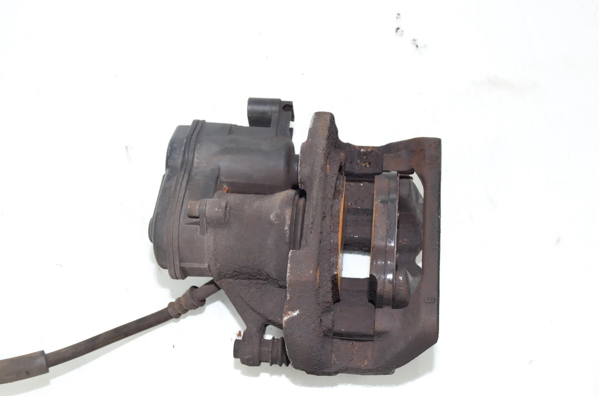 Rear Left Brake Caliper – OEM 6793047 · BMW 5 (F10) 530 d 2014 – 4