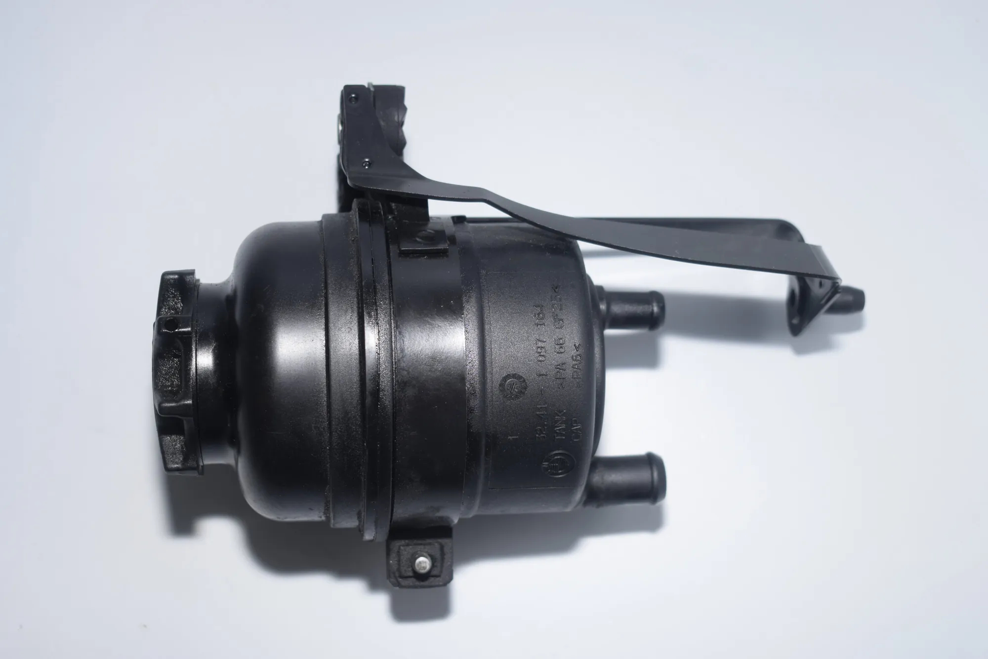 Power Steering Pump Tank – OEM 1097164 · BMW 5 Touring (E61) 530 i 2005 – 2