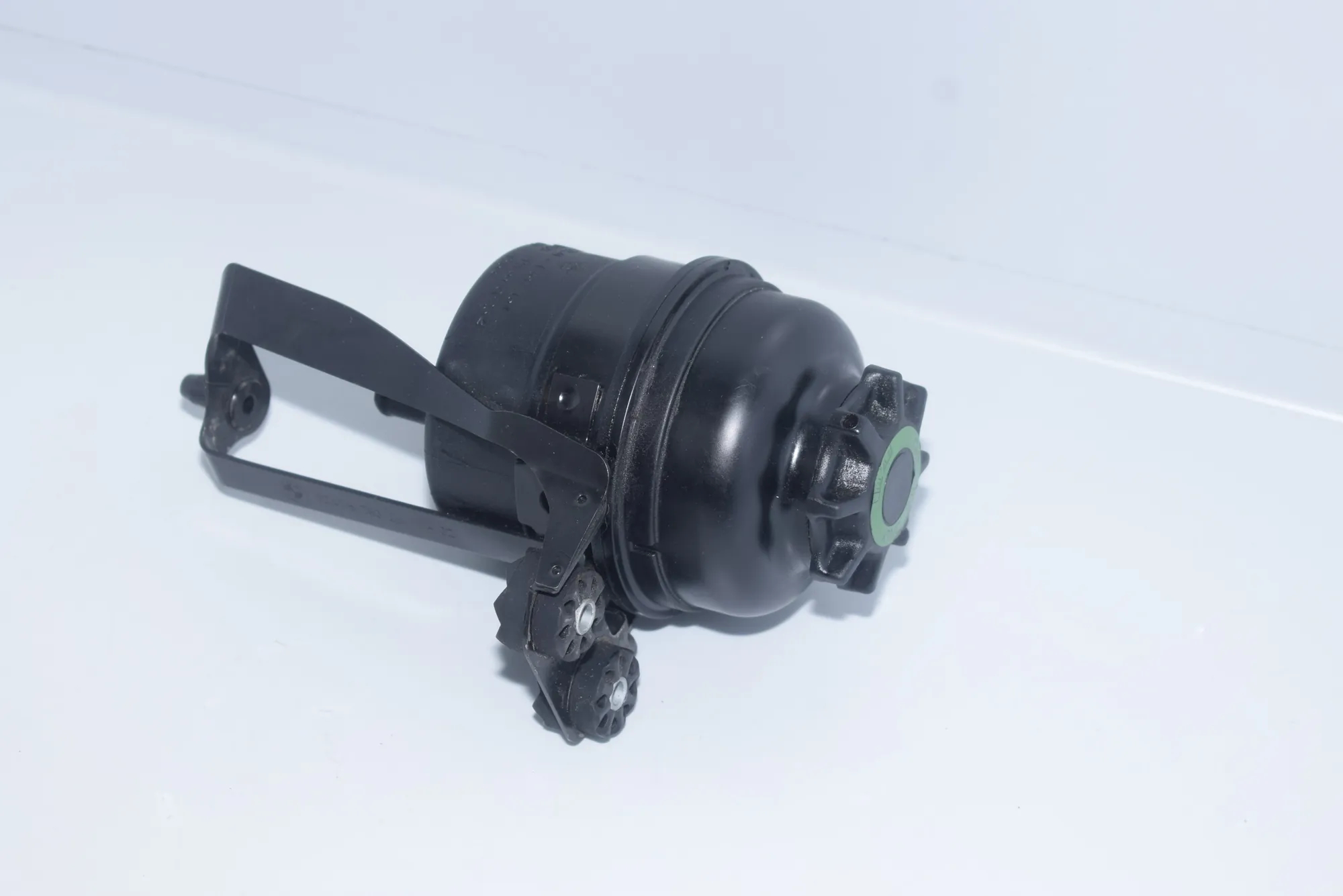 Power Steering Pump Tank – OEM 1097164 · BMW 5 Touring (E61) 530 i 2005