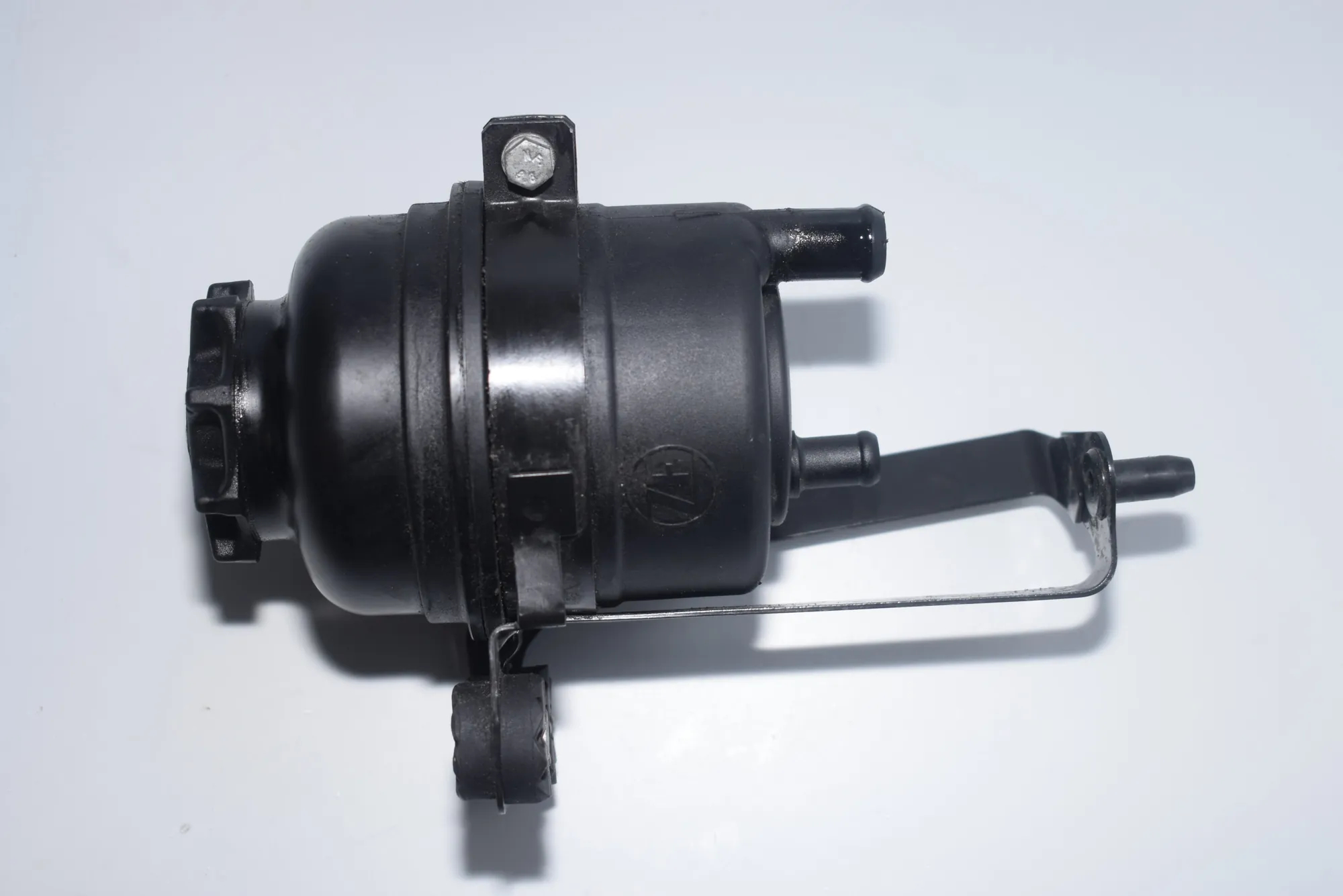 Power Steering Pump Tank – OEM 1097164 · BMW 5 Touring (E61) 530 i 2005 – 3