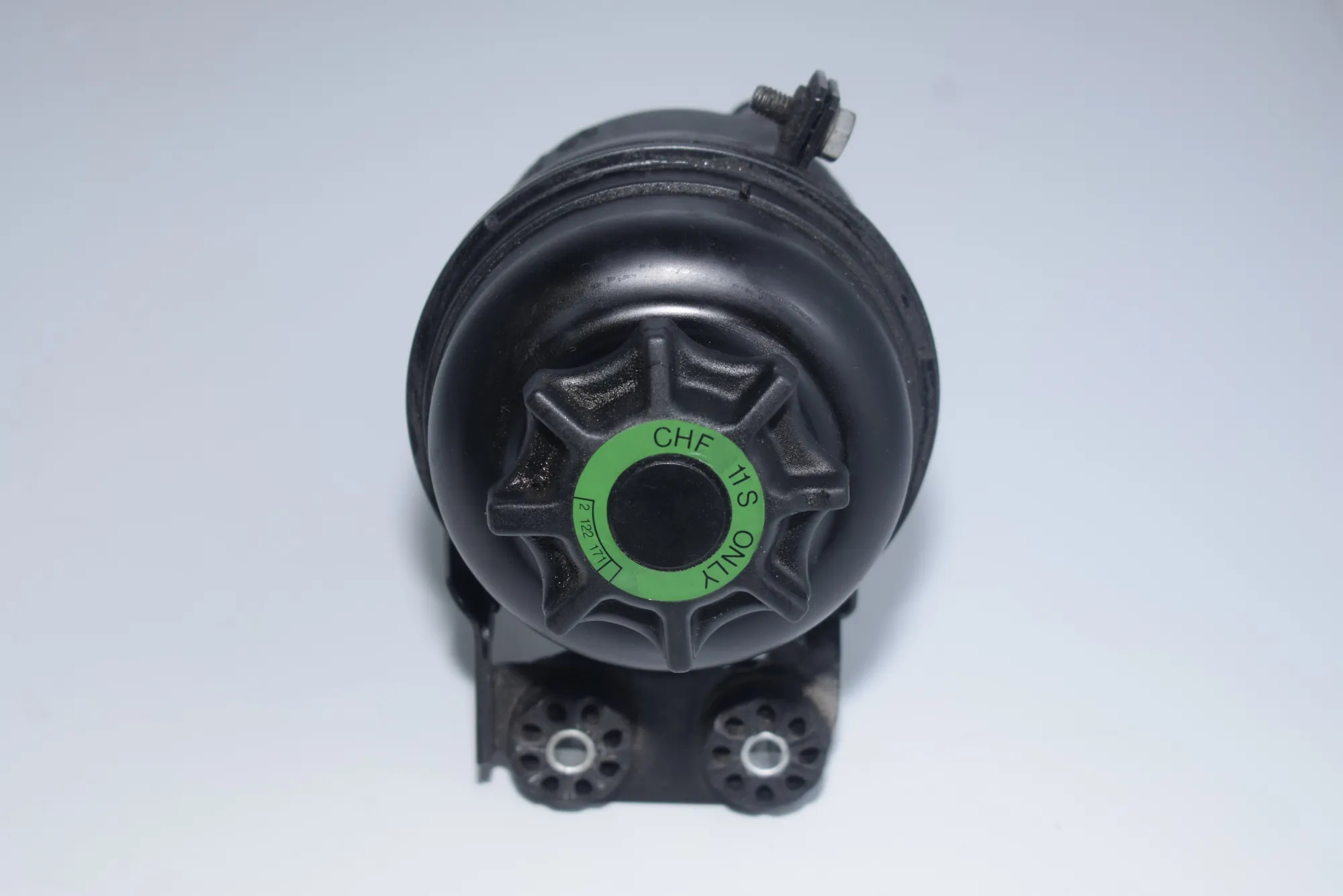 Power Steering Pump Tank – OEM 1097164 · BMW 5 Touring (E61) 530 i 2005 – 4