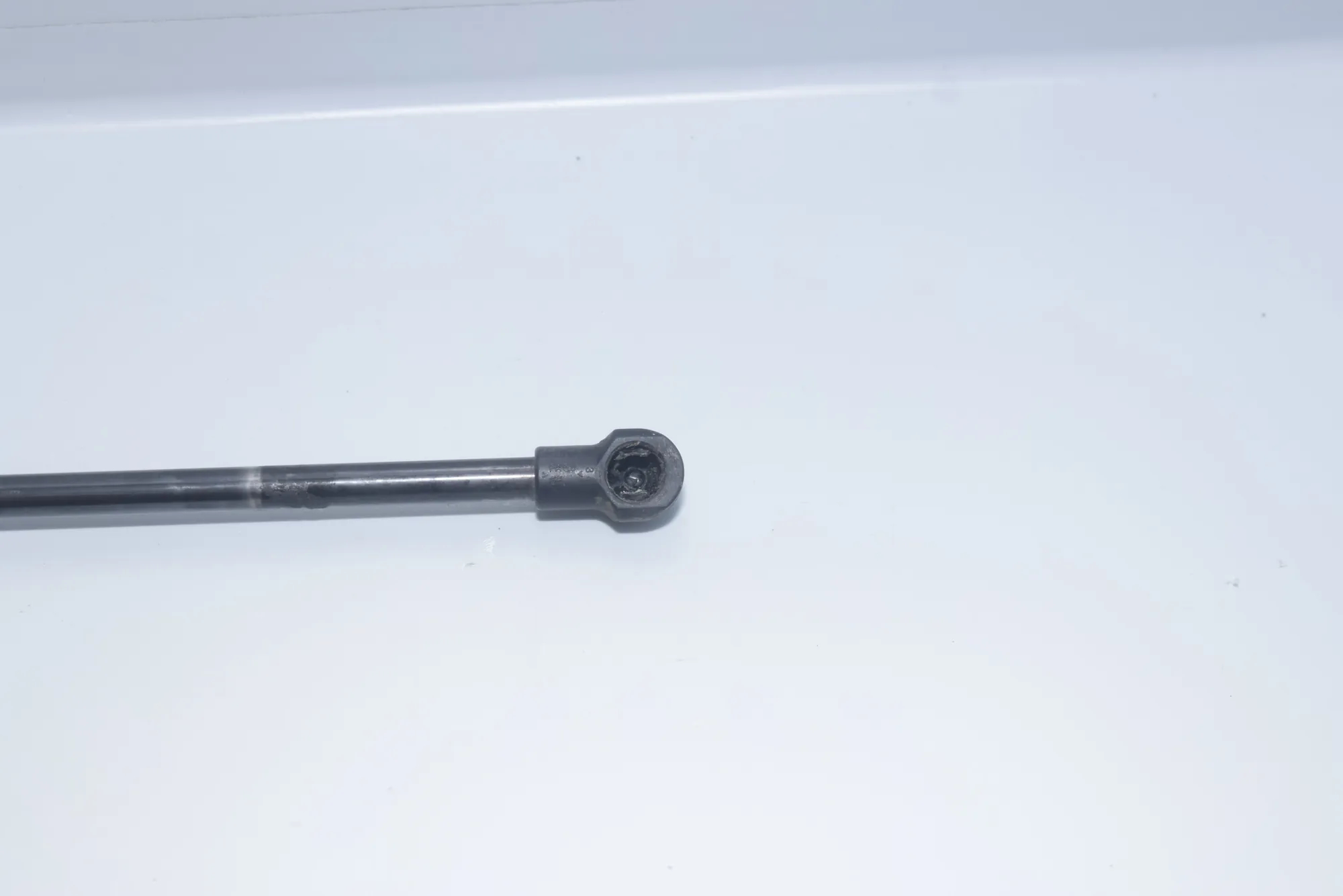 Front Left Bonnet Strut – OEM 8174866 · BMW 5 Touring (E39) 530 i 2002 – 3