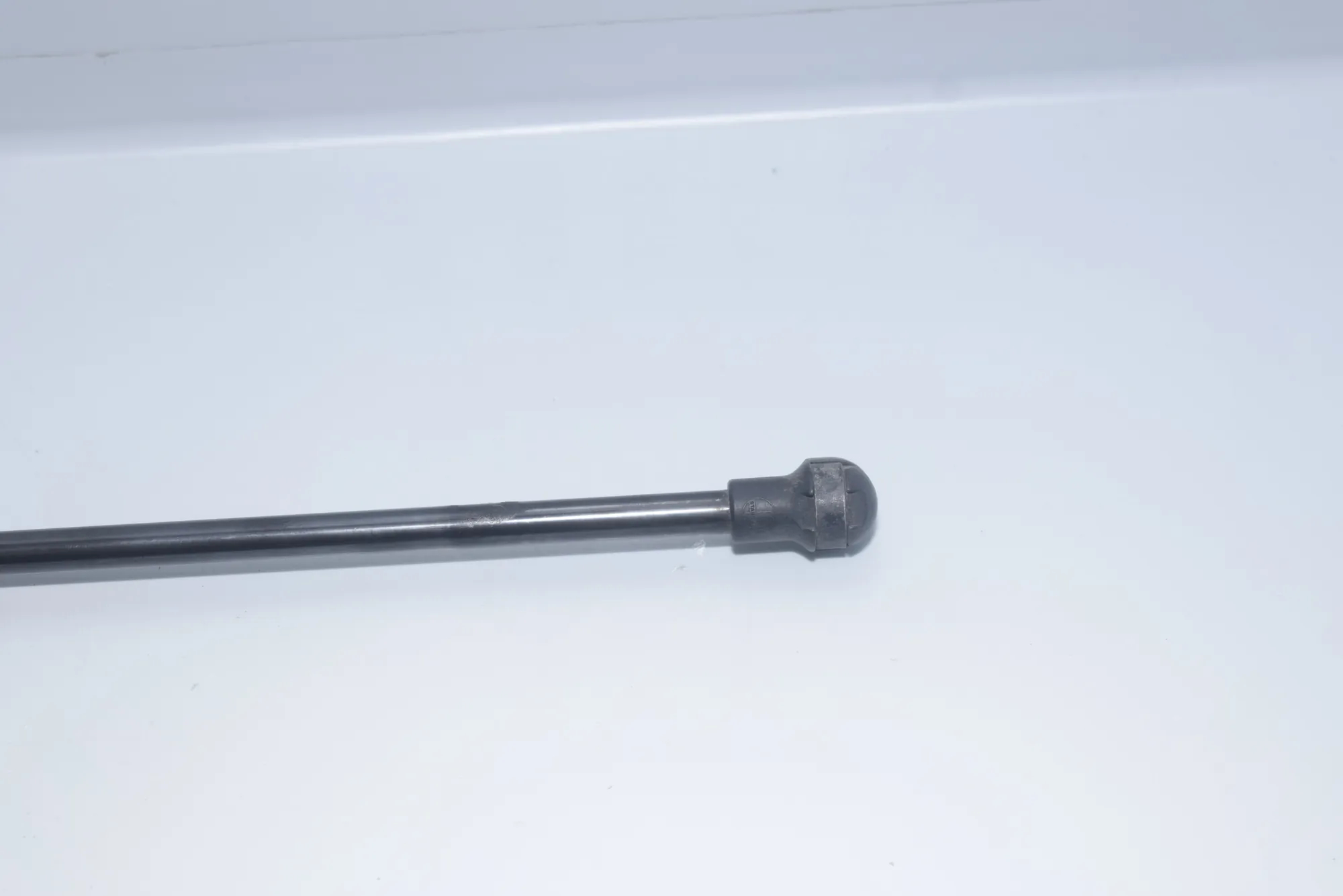 Front Left Bonnet Strut – OEM 8174866 · BMW 5 Touring (E39) 530 i 2002