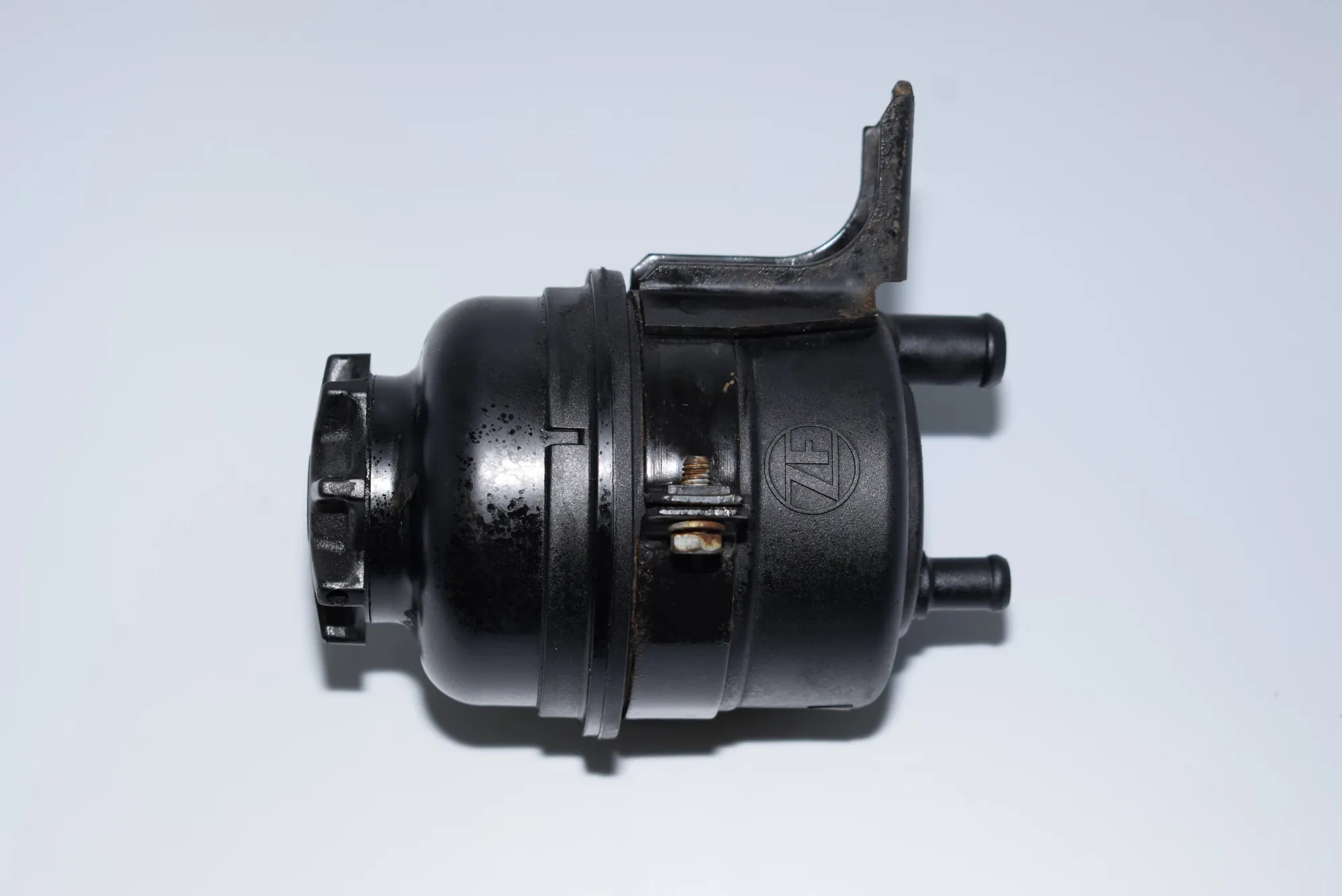 Power Steering Pump Tank – OEM 1097164 · BMW 5 Touring (E39) 530 i 2002