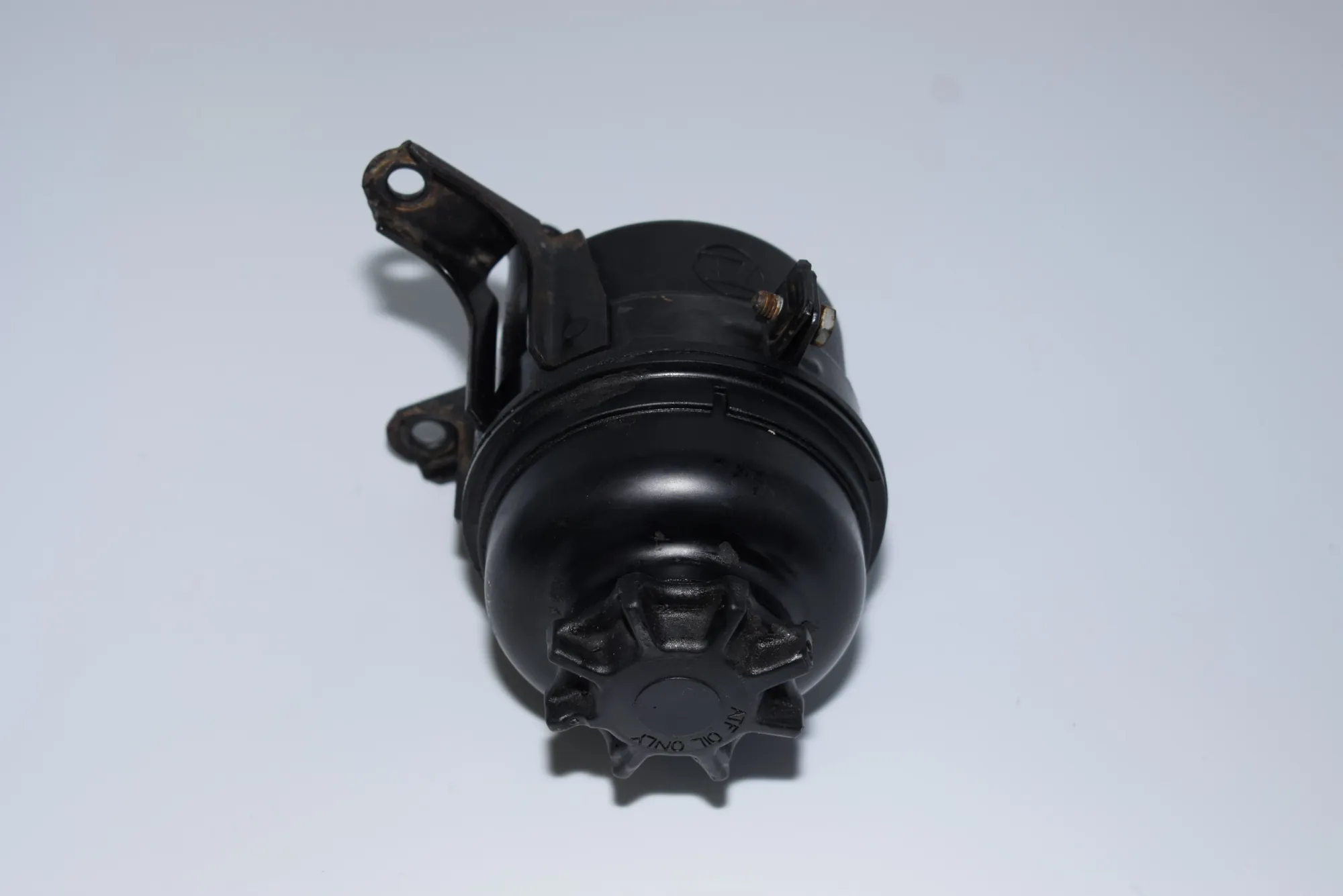 Power Steering Pump Tank – OEM 1097164 · BMW 5 Touring (E39) 530 i 2002 – 2