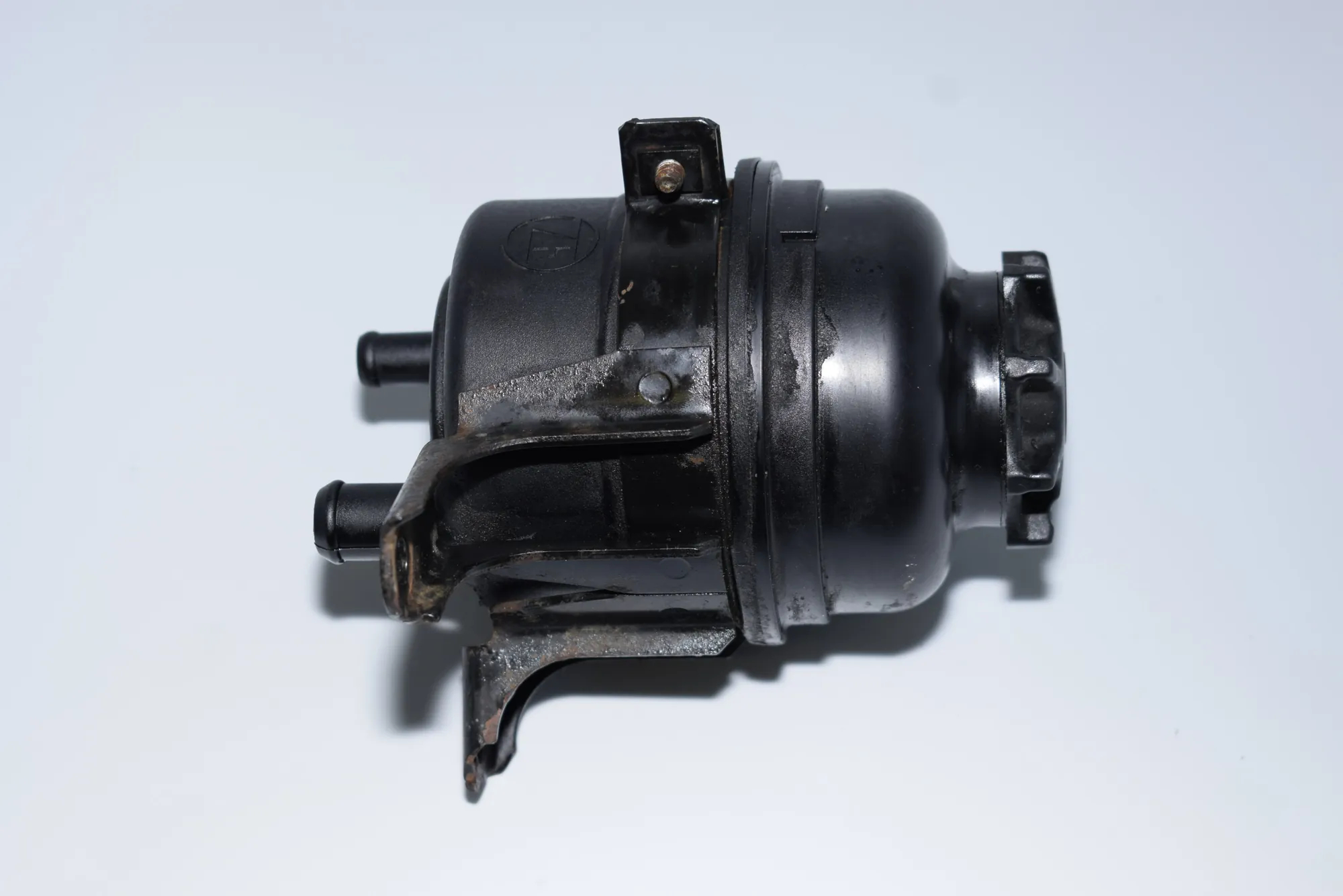Power Steering Pump Tank – OEM 1097164 · BMW 5 Touring (E39) 530 i 2002 – 3