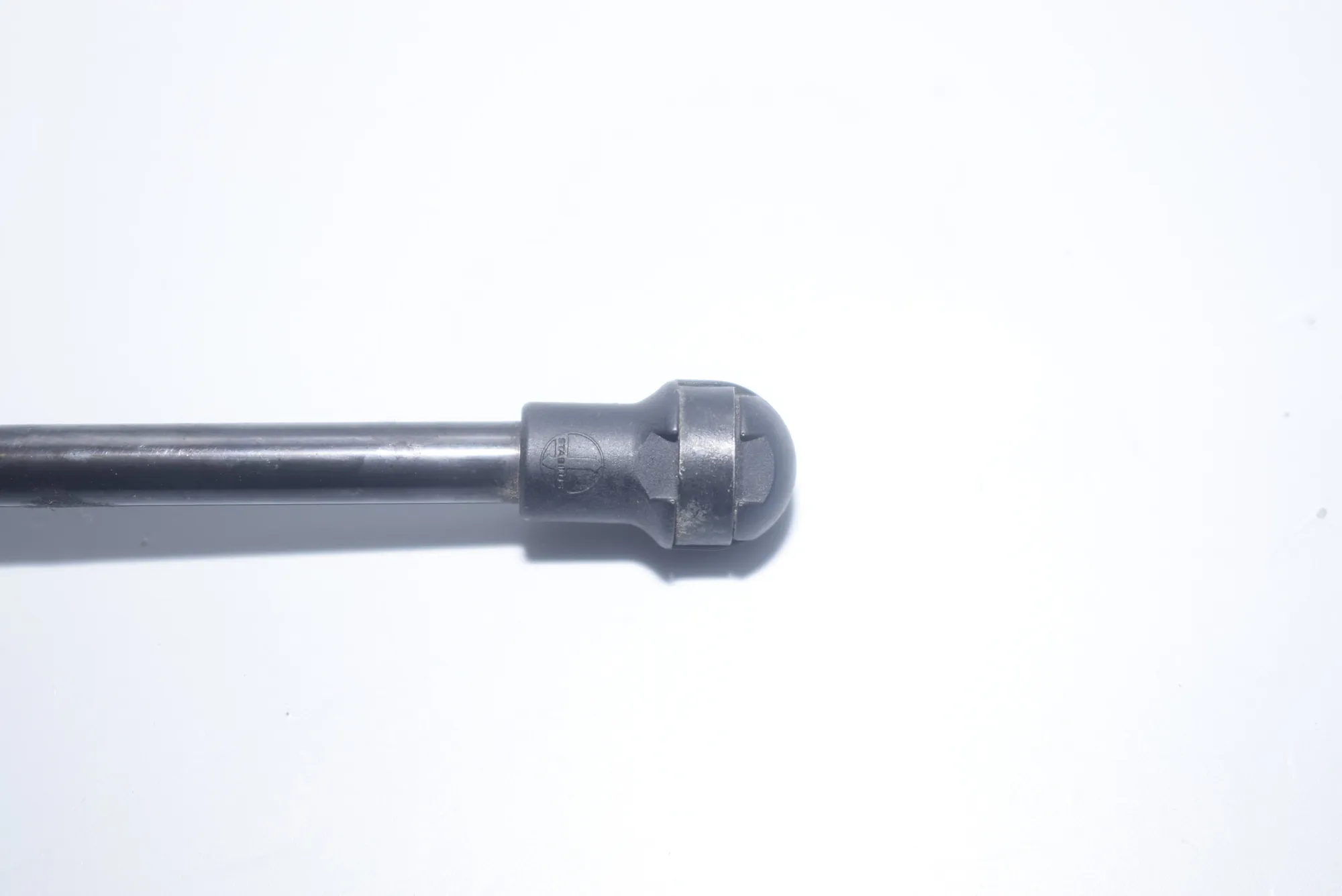 Front Right Bonnet Strut – OEM 8174866 · BMW 5 Touring (E39) 530 i 2002 – 6