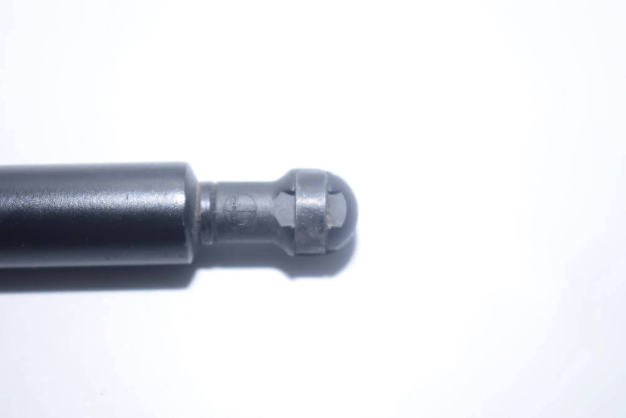 Front Right Bonnet Strut – OEM 8174866 · BMW 5 Touring (E39) 530 i 2002 – 5