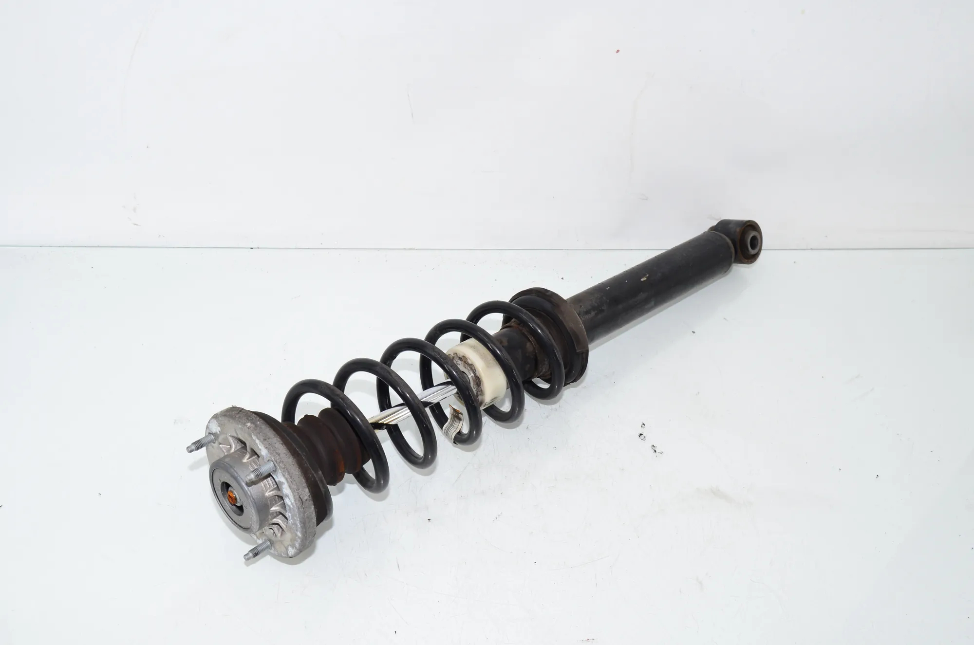 Rear Right Shock Absorber – OEM 6863901 · BMW 5 (F10) 530 d 2014 – 3