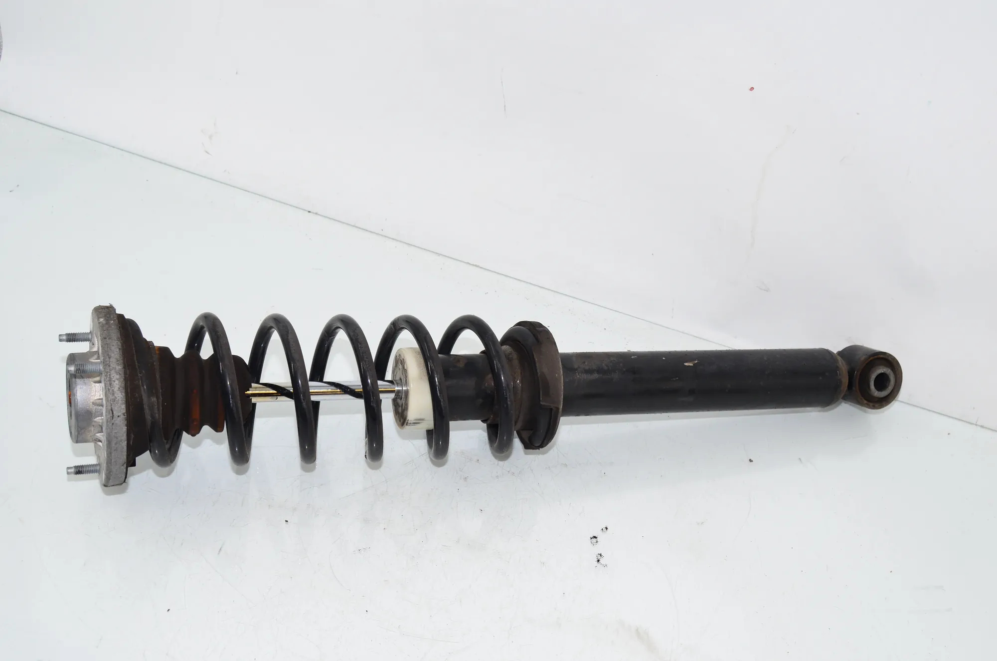 Rear Right Shock Absorber – OEM 6863901 · BMW 5 (F10) 530 d 2014 – 4