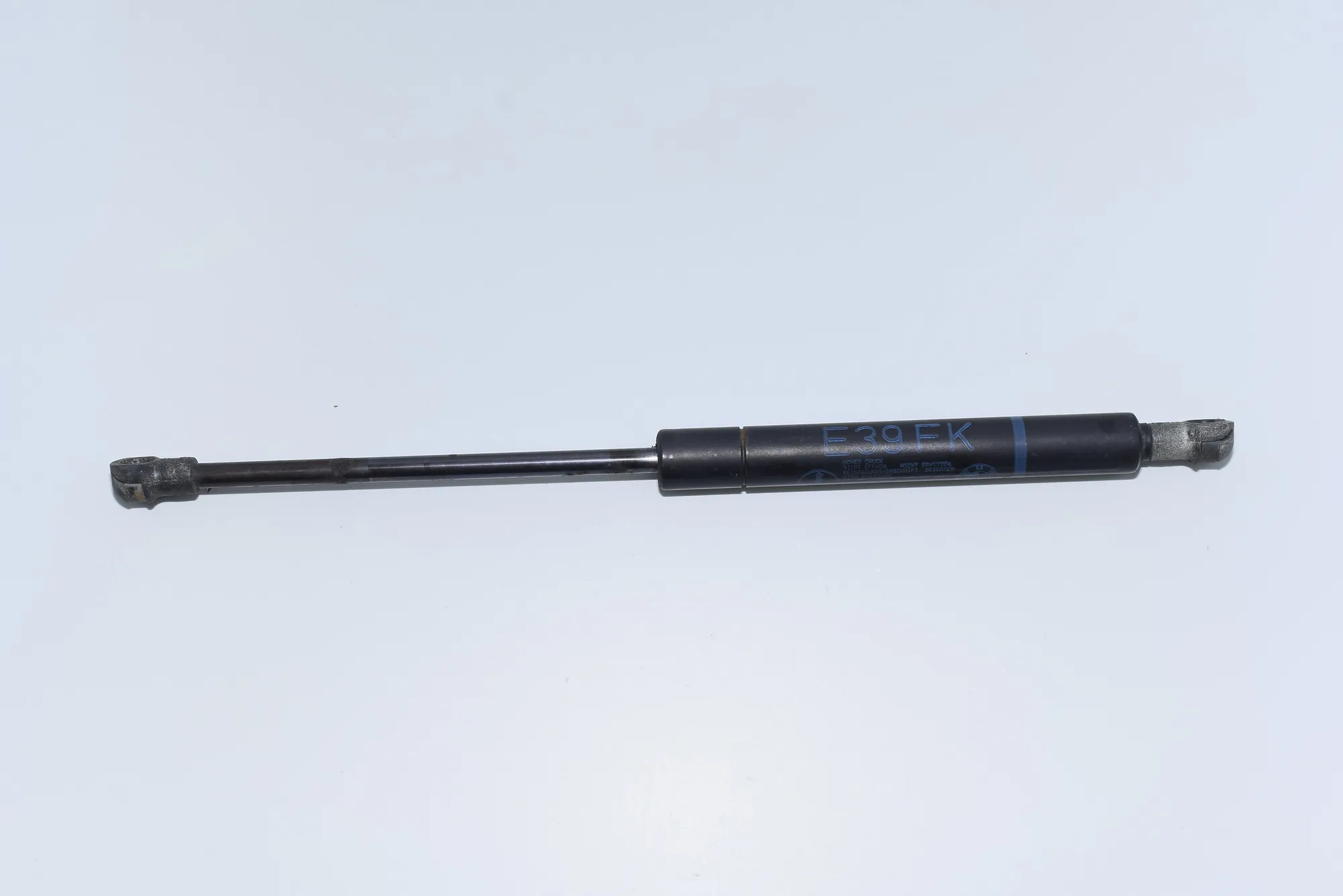 Front Left Bonnet Strut – OEM 8174868 · BMW 5 Touring (E39) 530 d 2002 – 2