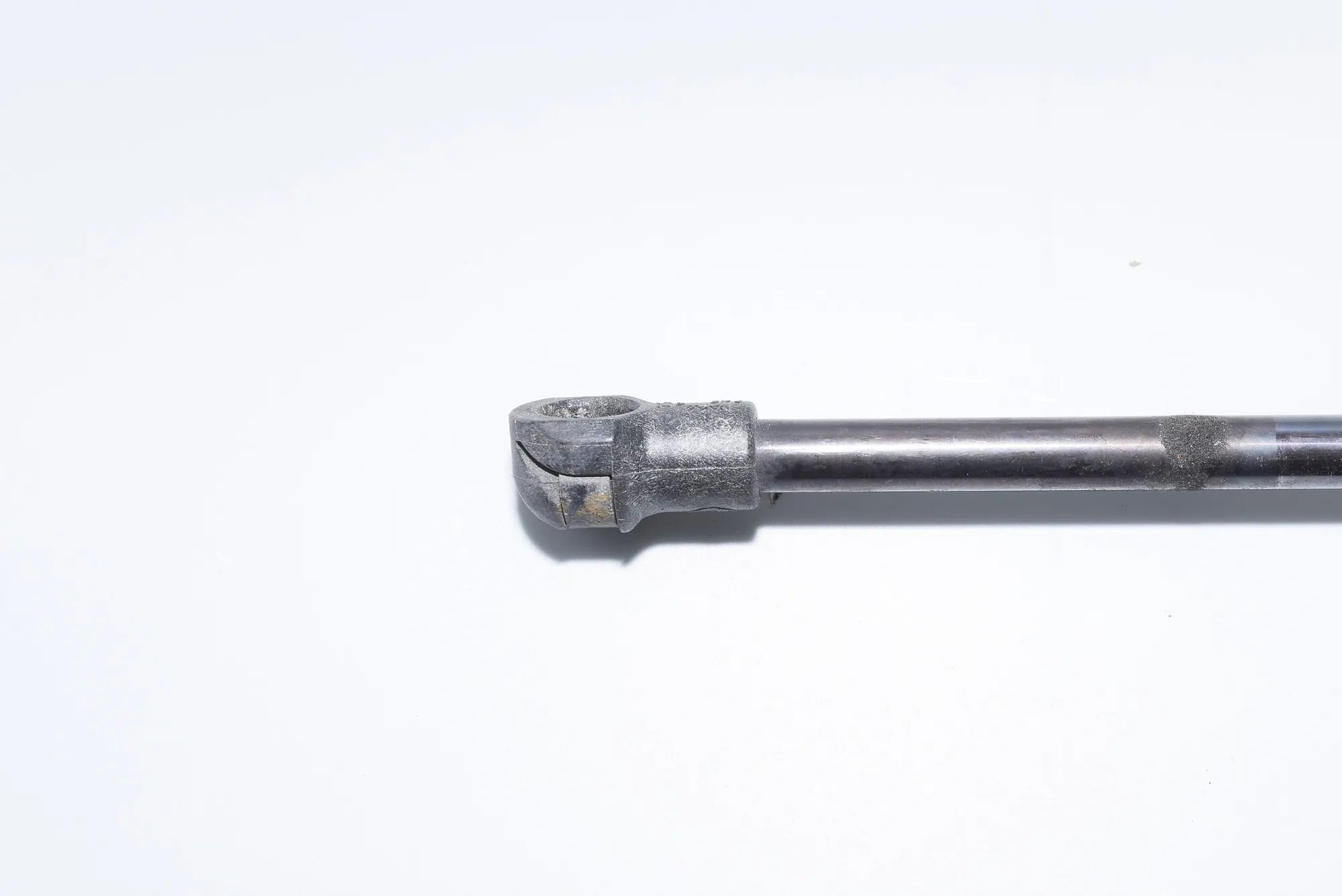 Front Left Bonnet Strut – OEM 8174868 · BMW 5 Touring (E39) 530 d 2002 – 3