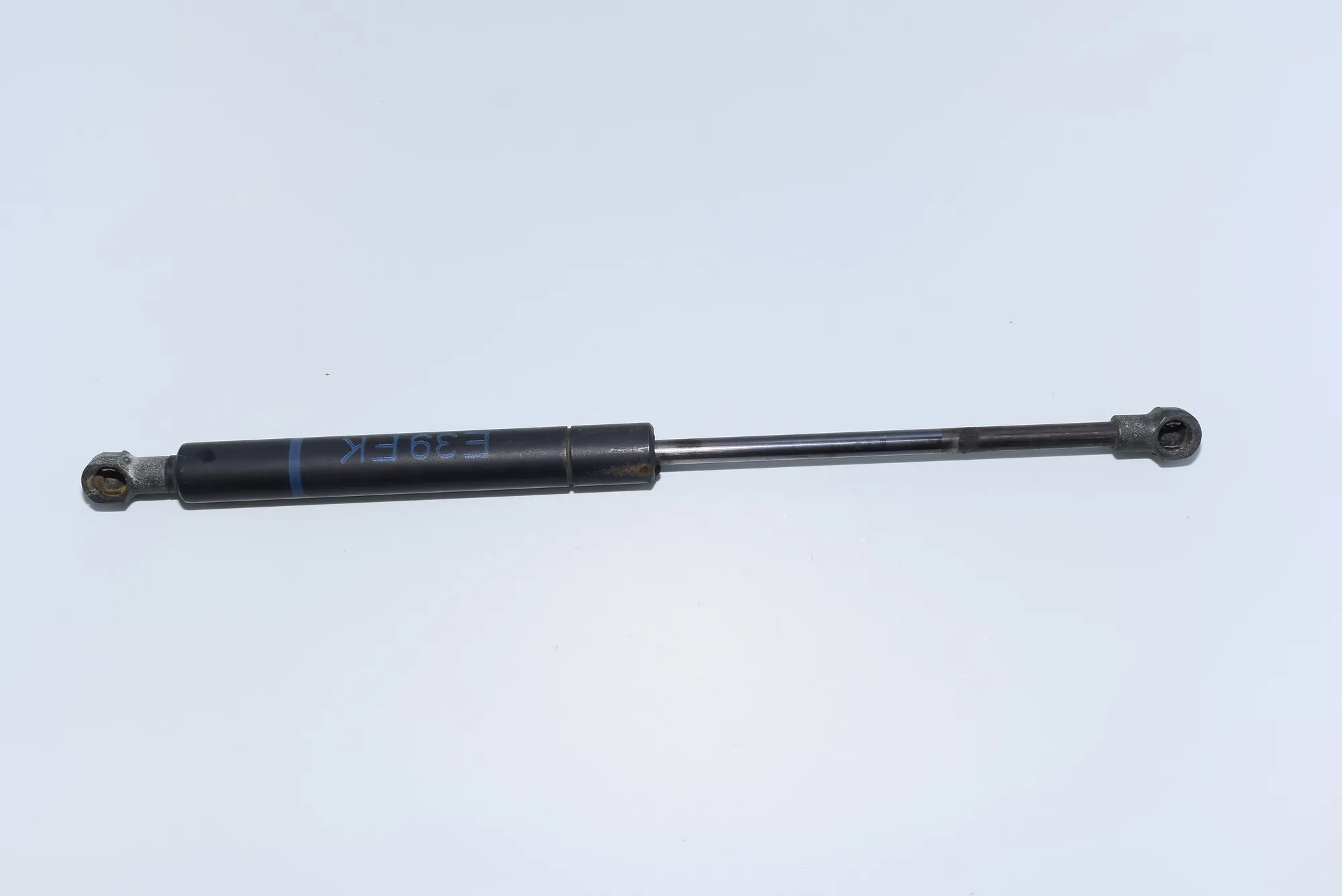 Front Left Bonnet Strut – OEM 8174868 · BMW 5 Touring (E39) 530 d 2002
