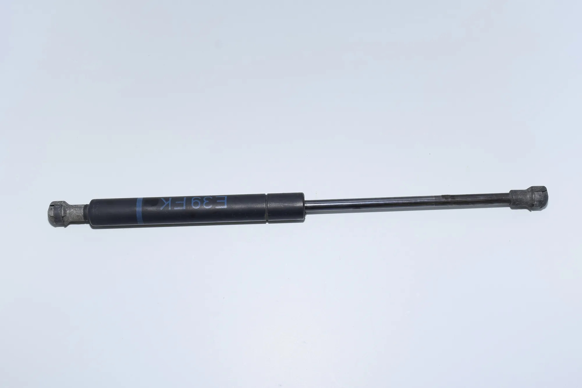 Front Right Bonnet Strut – OEM 8174868 · BMW 5 Touring (E39) 530 d 2002 – 2