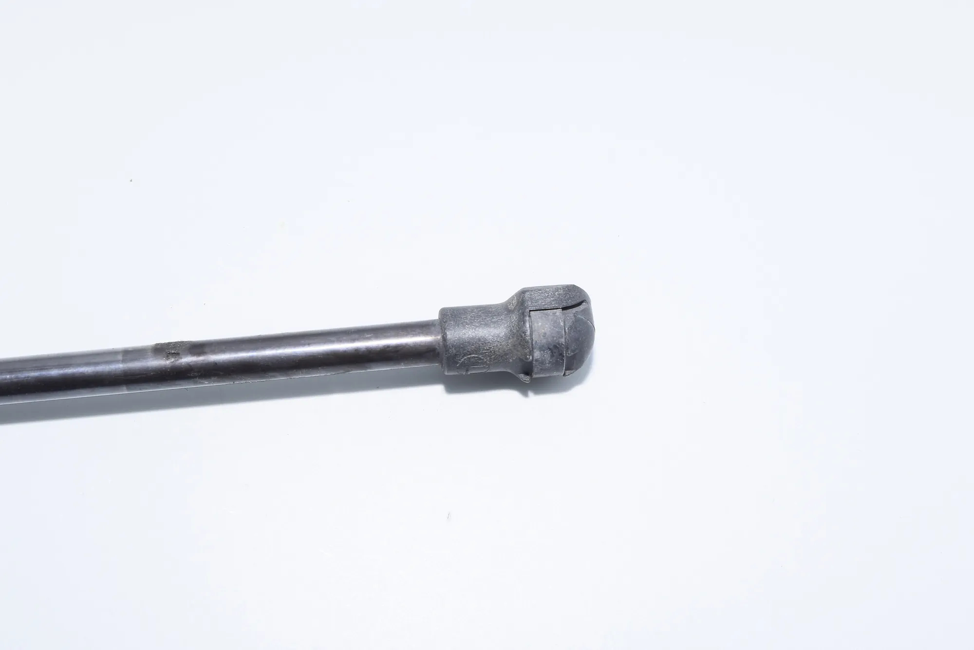 Front Right Bonnet Strut – OEM 8174868 · BMW 5 Touring (E39) 530 d 2002 – 4