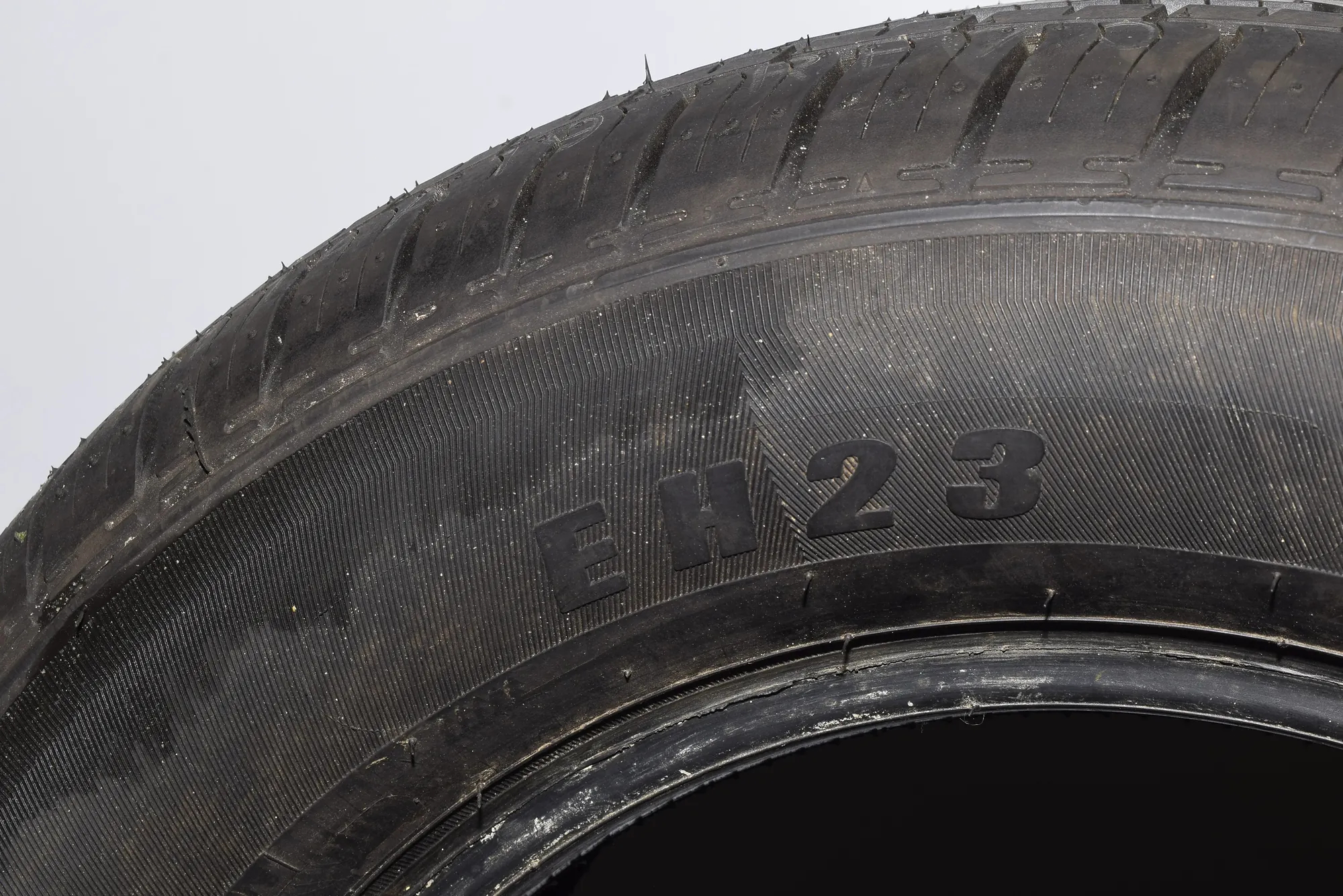 Tire – OEM NA · BMW 5 (E39) BMW 5 (E39) 2003 – 3