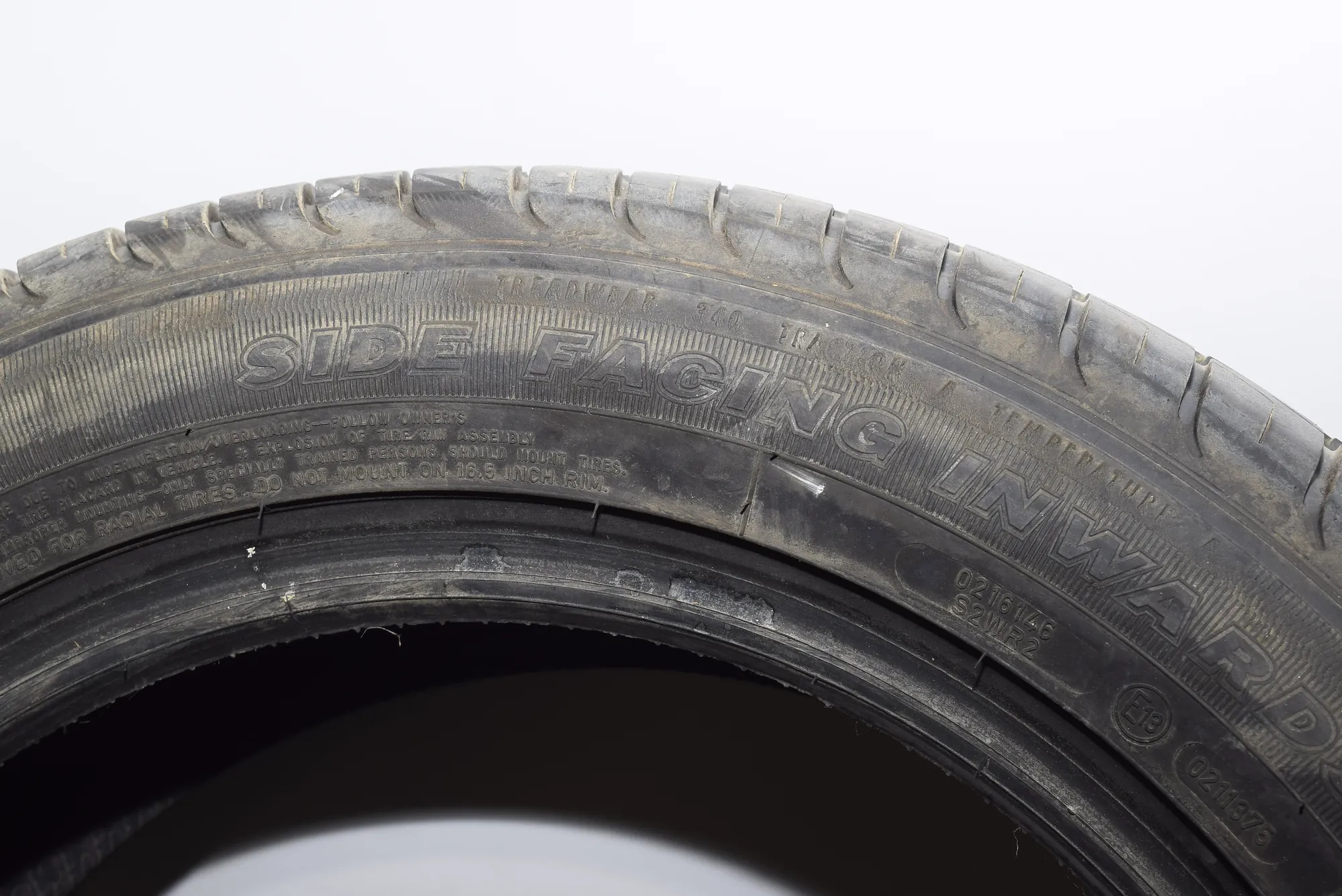 Tire – OEM NA · BMW 5 (E39) BMW 5 (E39) 2001 – 4