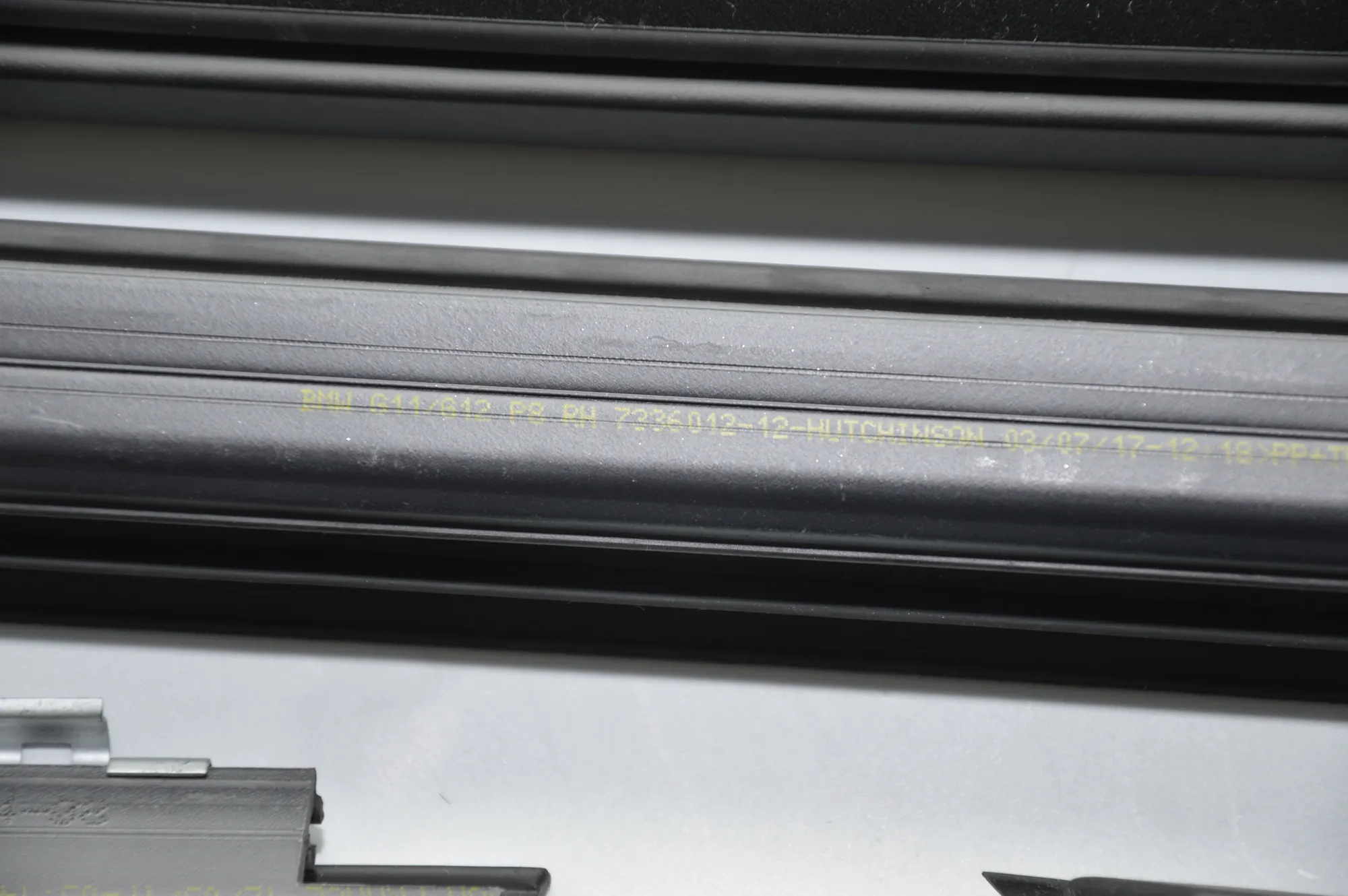 Front Left Door Window Strip – OEM 7380533 · BMW BMW 7 (G11, G12) 2017 – 7