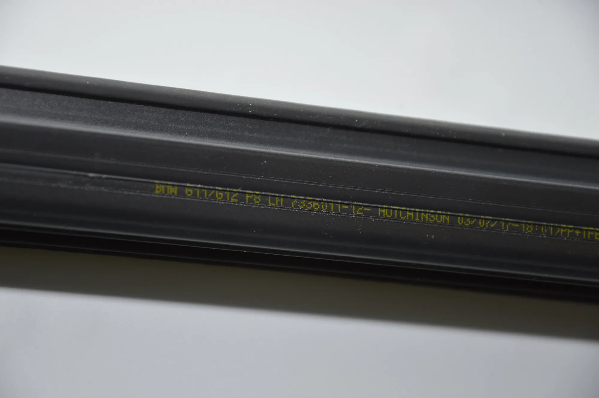 Front Left Door Window Strip – OEM 7380533 · BMW BMW 7 (G11, G12) 2017 – 8