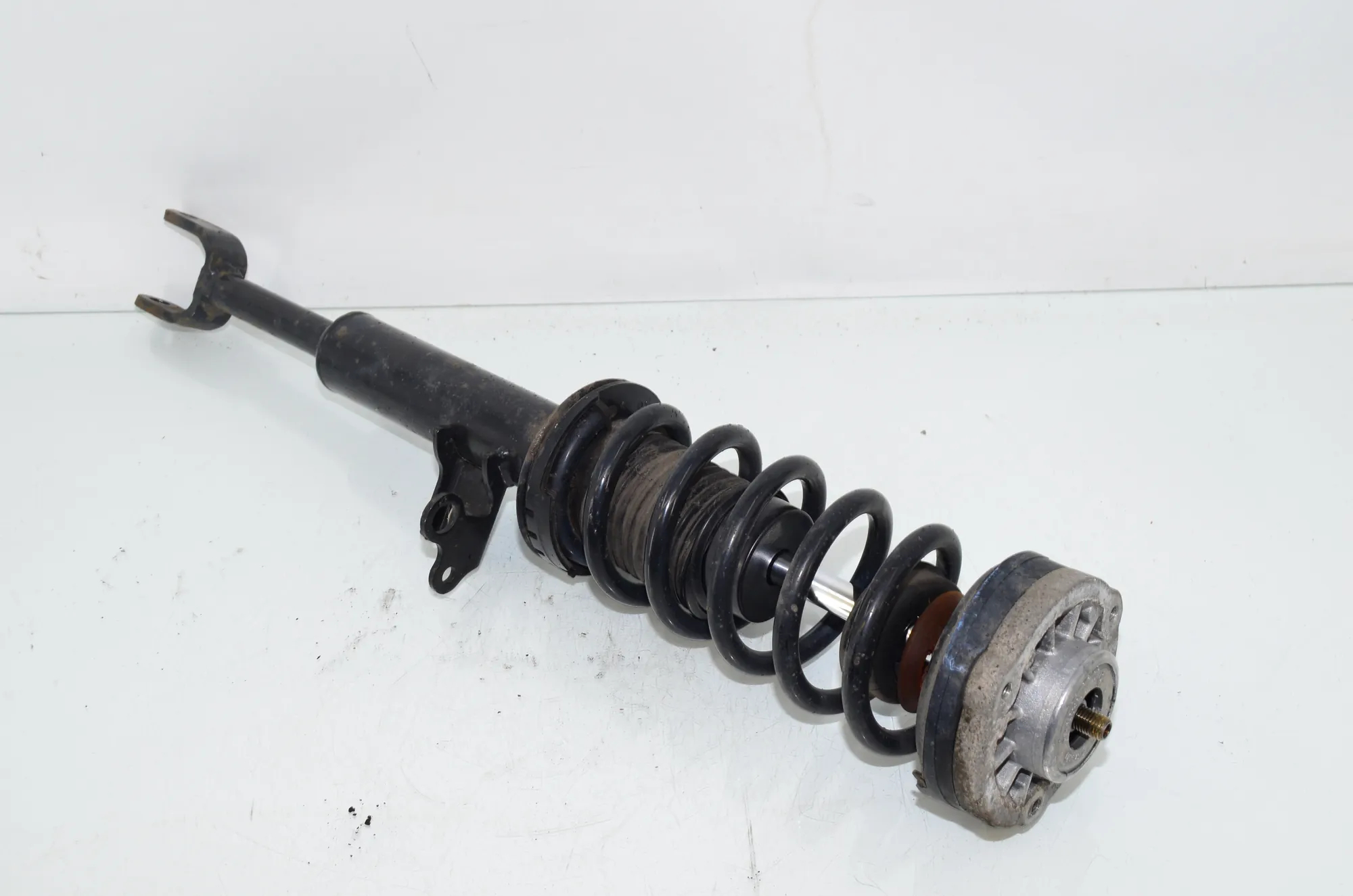 Front Right Shock Absorber – OEM 6863886 · BMW 5 (F10) 530 d 2014 – 3