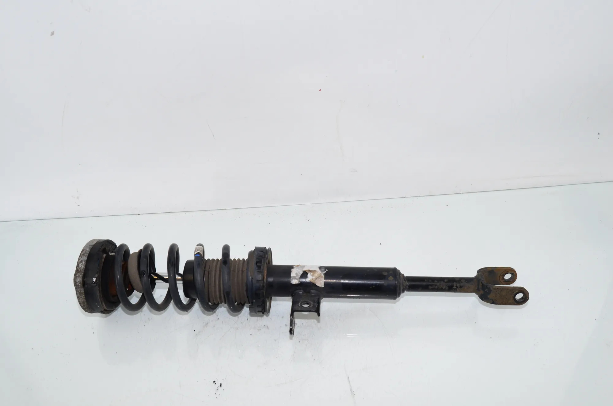 Front Right Shock Absorber – OEM 6863886 · BMW 5 (F10) 530 d 2014
