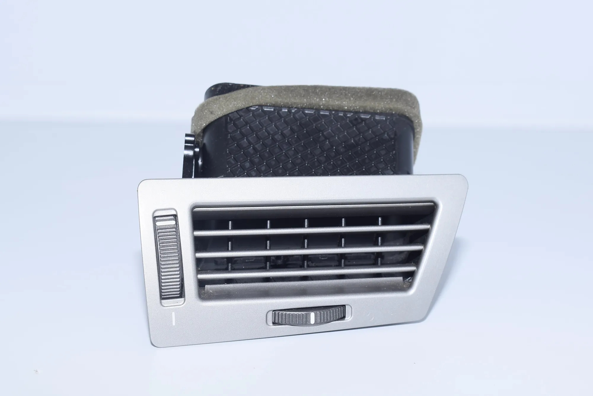 Dashboard Air Vents – OEM 6911242 · BMW 7 (E65, E66, E67) 750 i, Li 2005 – 2