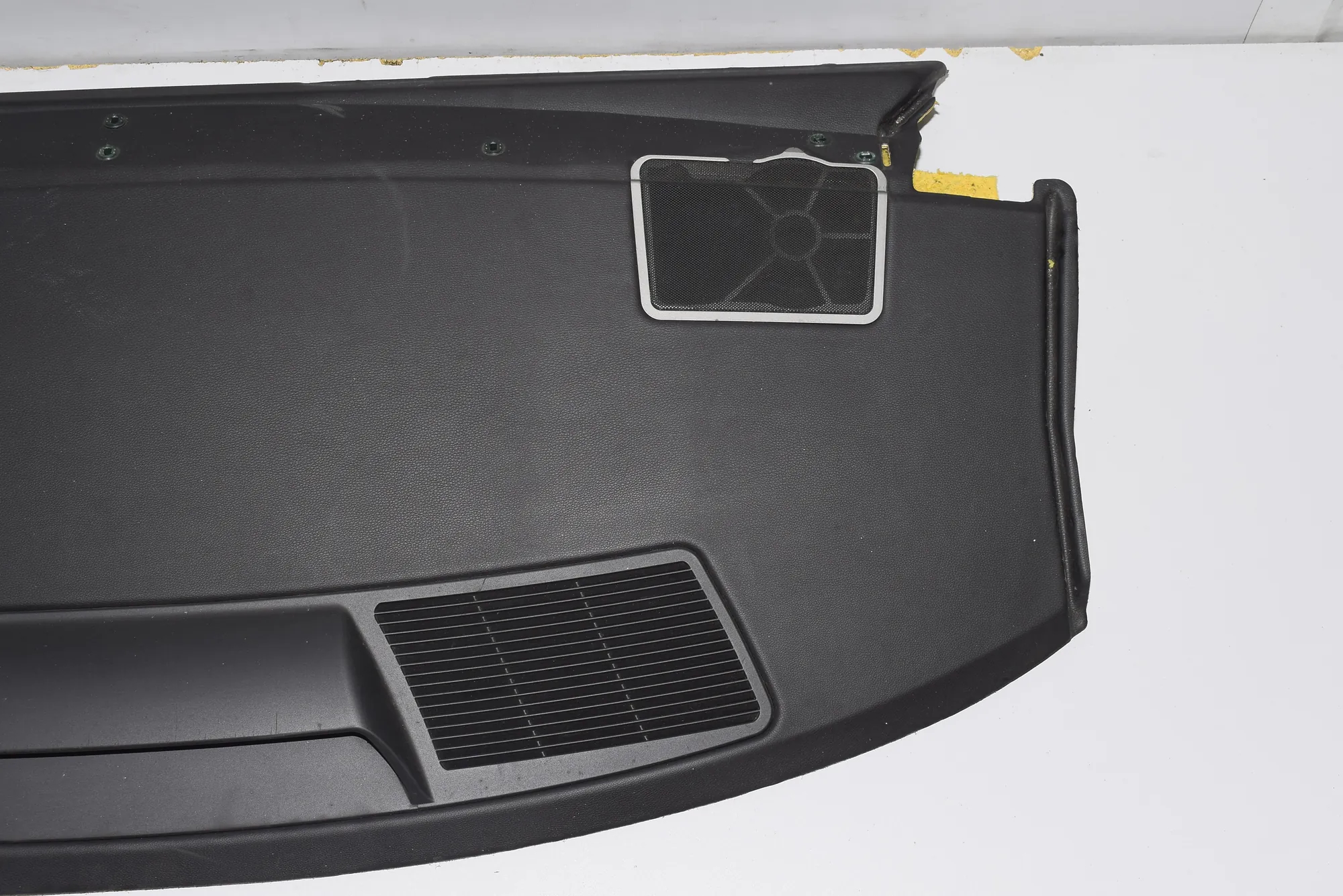 Rear Parcel Shelf – OEM 8236783 · BMW 7 (E65, E66, E67) 750 i, Li 2005 – 4