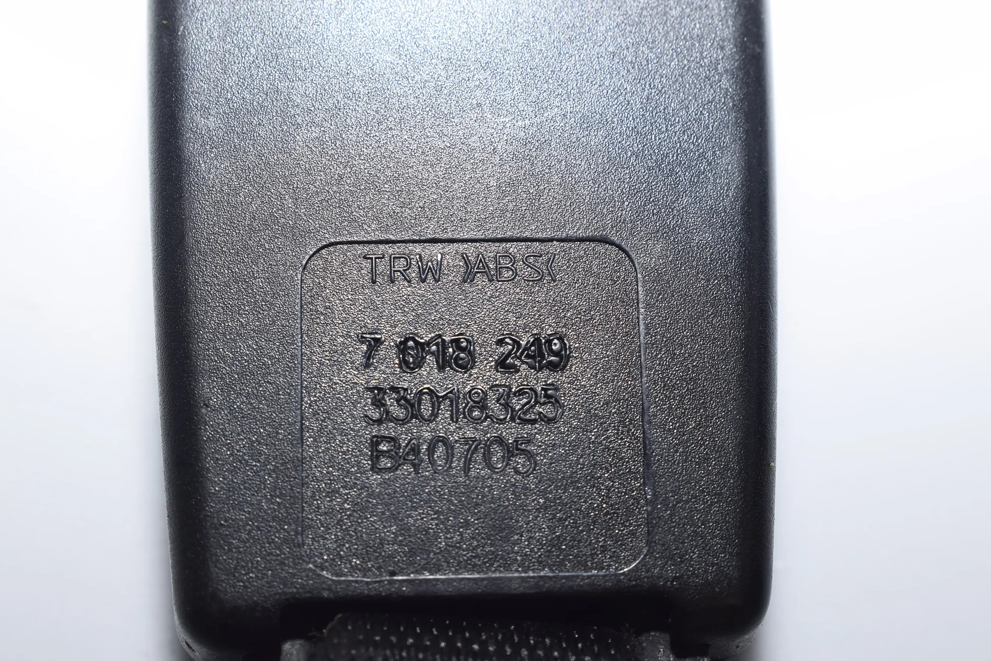 Rear Middle Seat Buckle – OEM 7018249 · BMW 7 (E65, E66, E67) 750 i, Li 2005 – 4