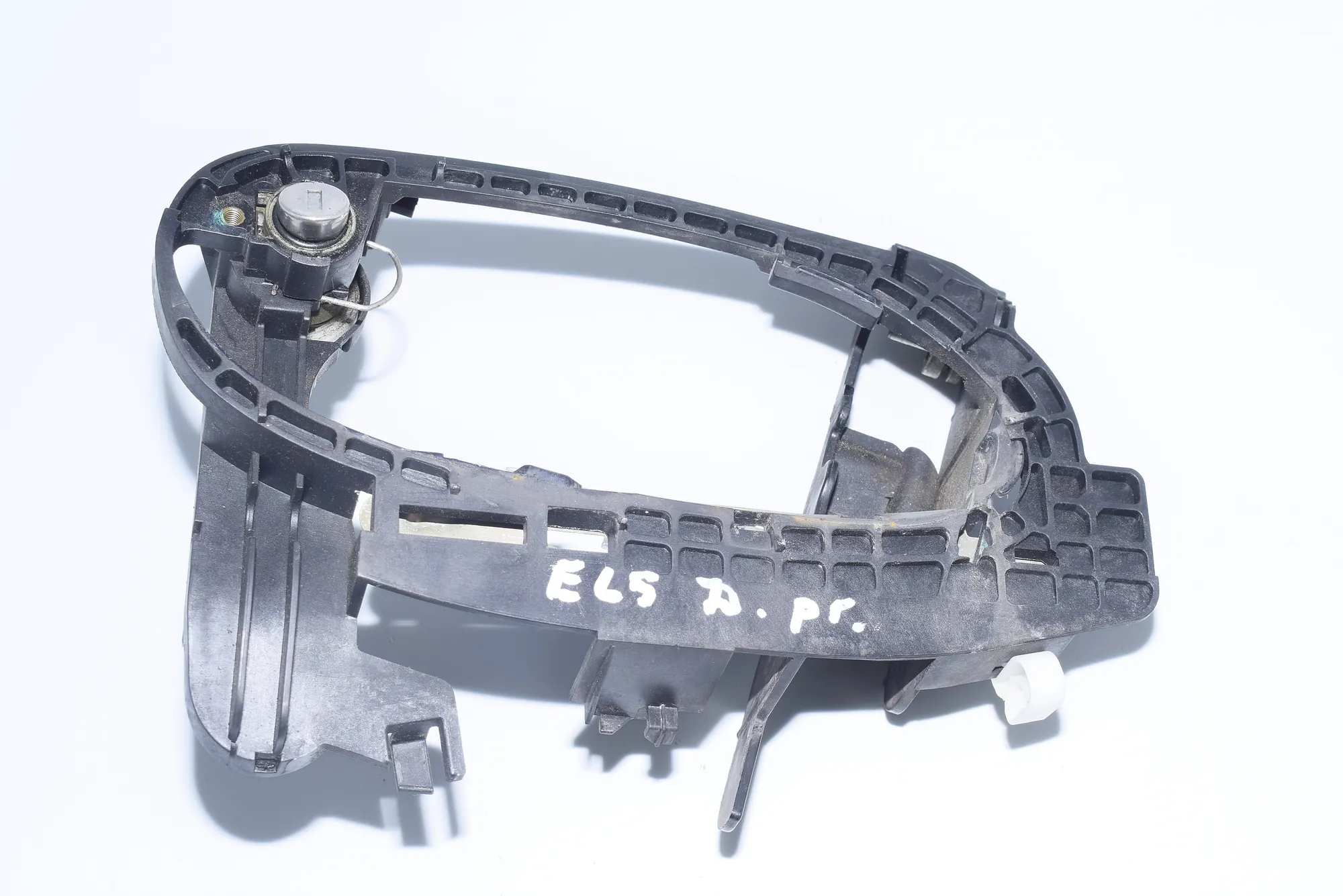 Front Right Door Interior Handle Frame – OEM 7013702 · BMW 7 (E65, E66, E67) 750 i, Li 2005 – 2