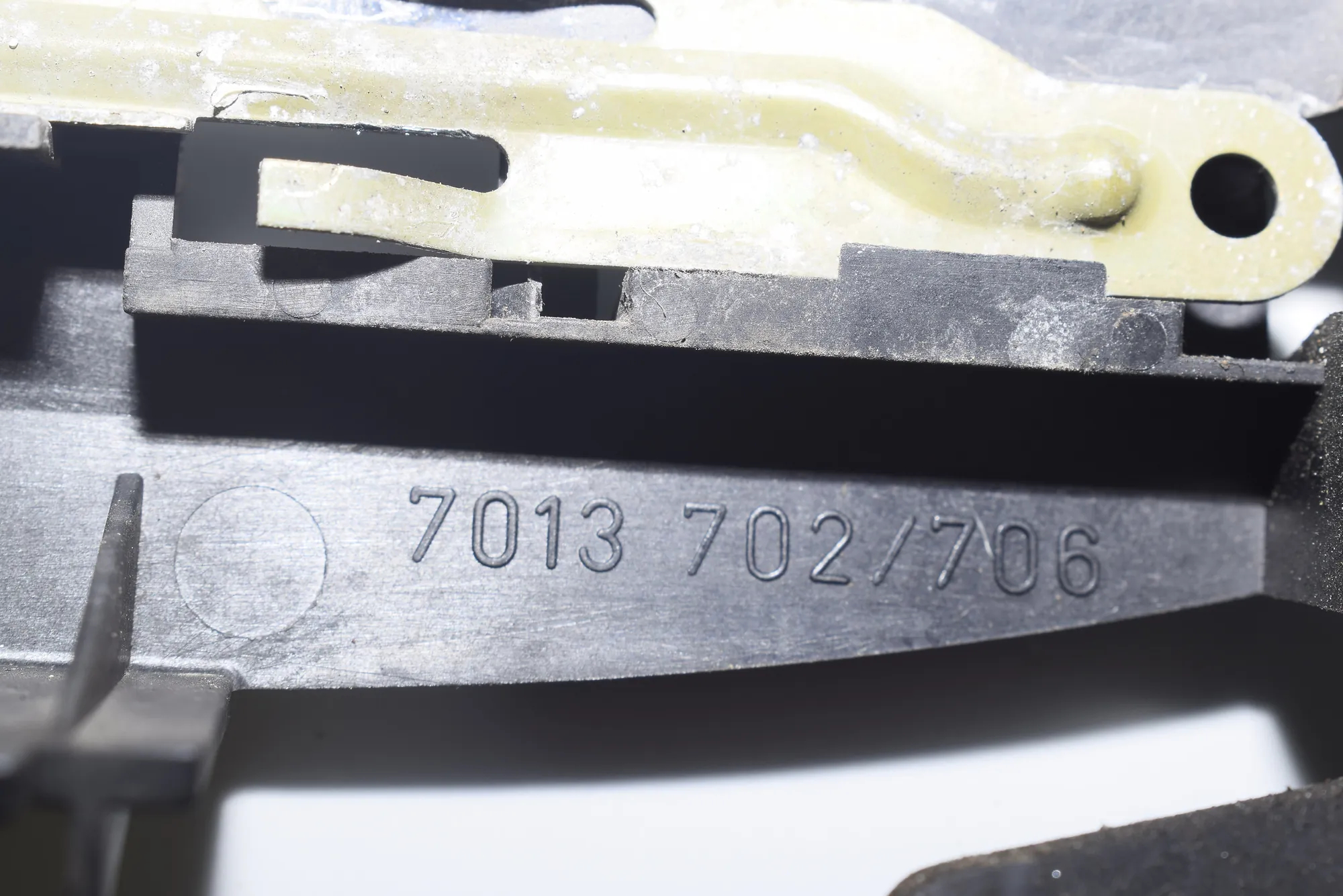 Front Right Door Interior Handle Frame – OEM 7013702 · BMW 7 (E65, E66, E67) 750 i, Li 2005 – 5