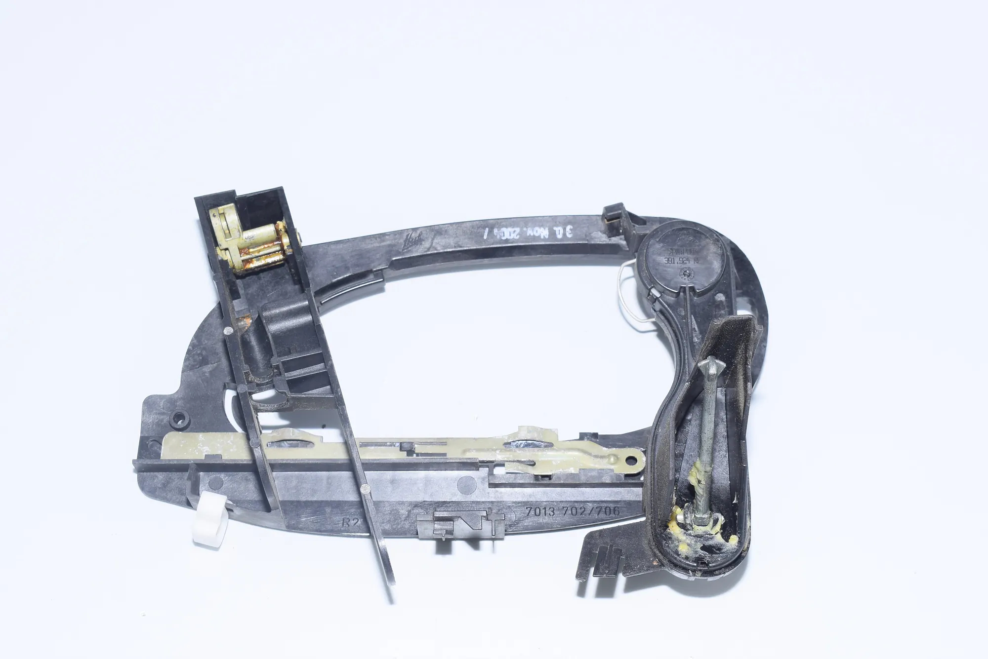Front Right Door Interior Handle Frame – OEM 7013702 · BMW 7 (E65, E66, E67) 750 i, Li 2005 – 3