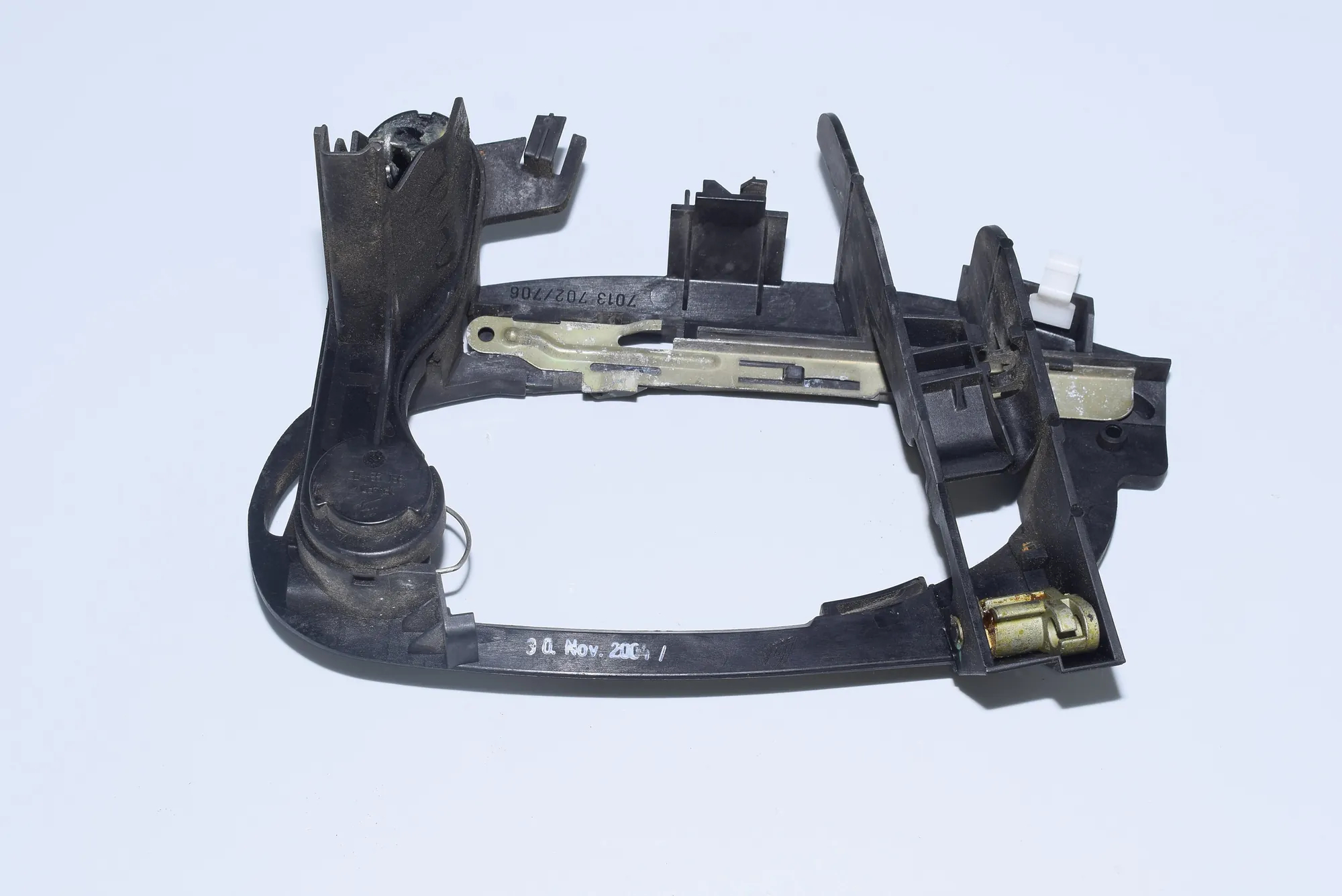 Front Right Door Interior Handle Frame – OEM 7013702 · BMW 7 (E65, E66, E67) 750 i, Li 2005 – 4
