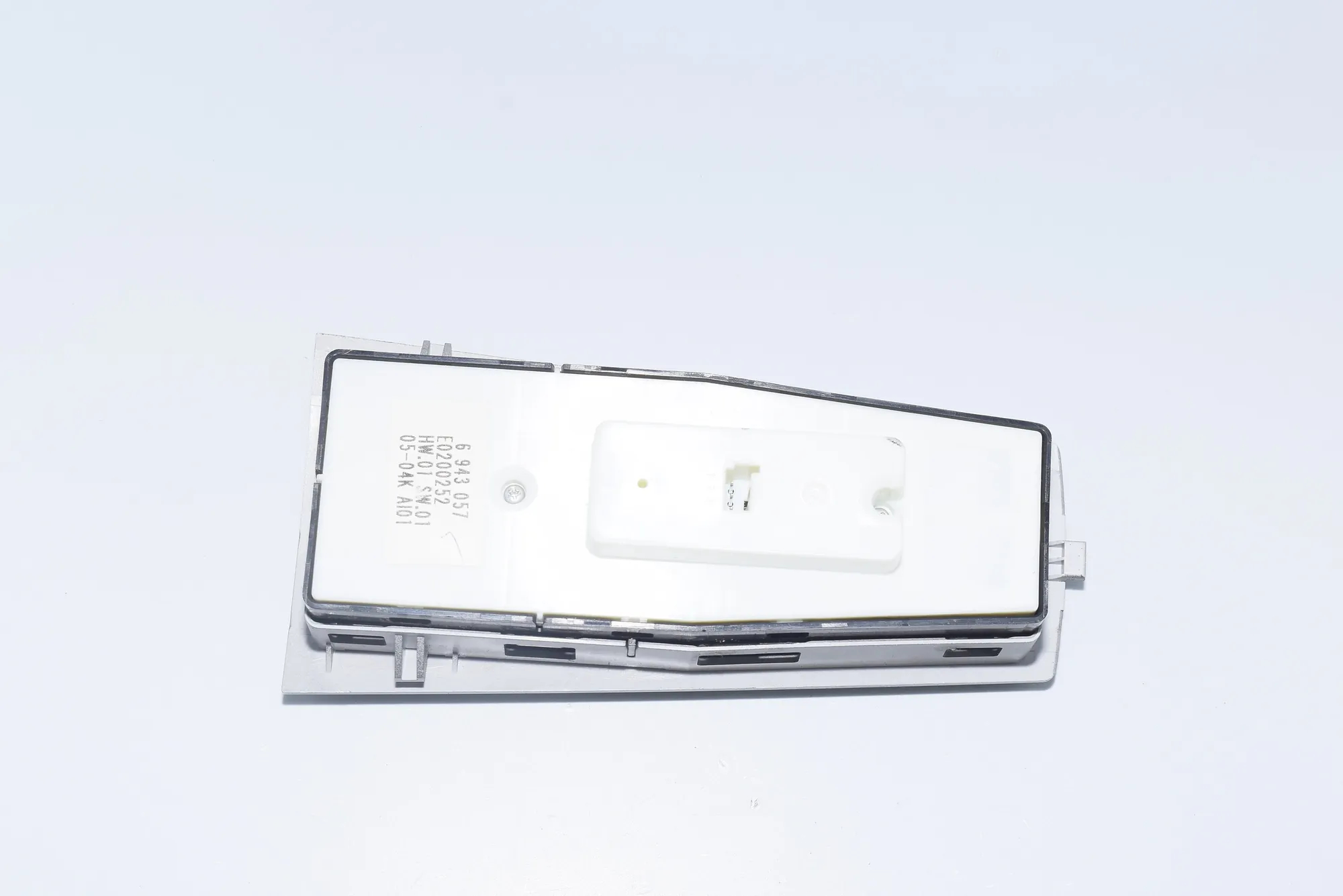 Front Right Door Window Switch – OEM 6943057 · BMW 7 (E65, E66, E67) 750 i, Li 2005 – 3