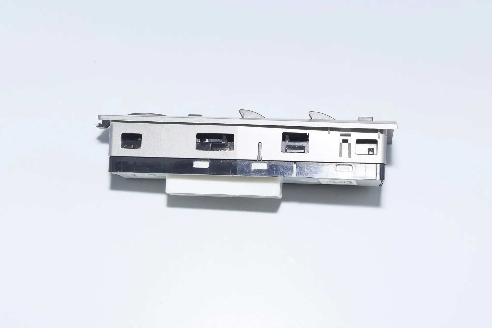 Front Right Door Window Switch – OEM 6943057 · BMW 7 (E65, E66, E67) 750 i, Li 2005 – 4