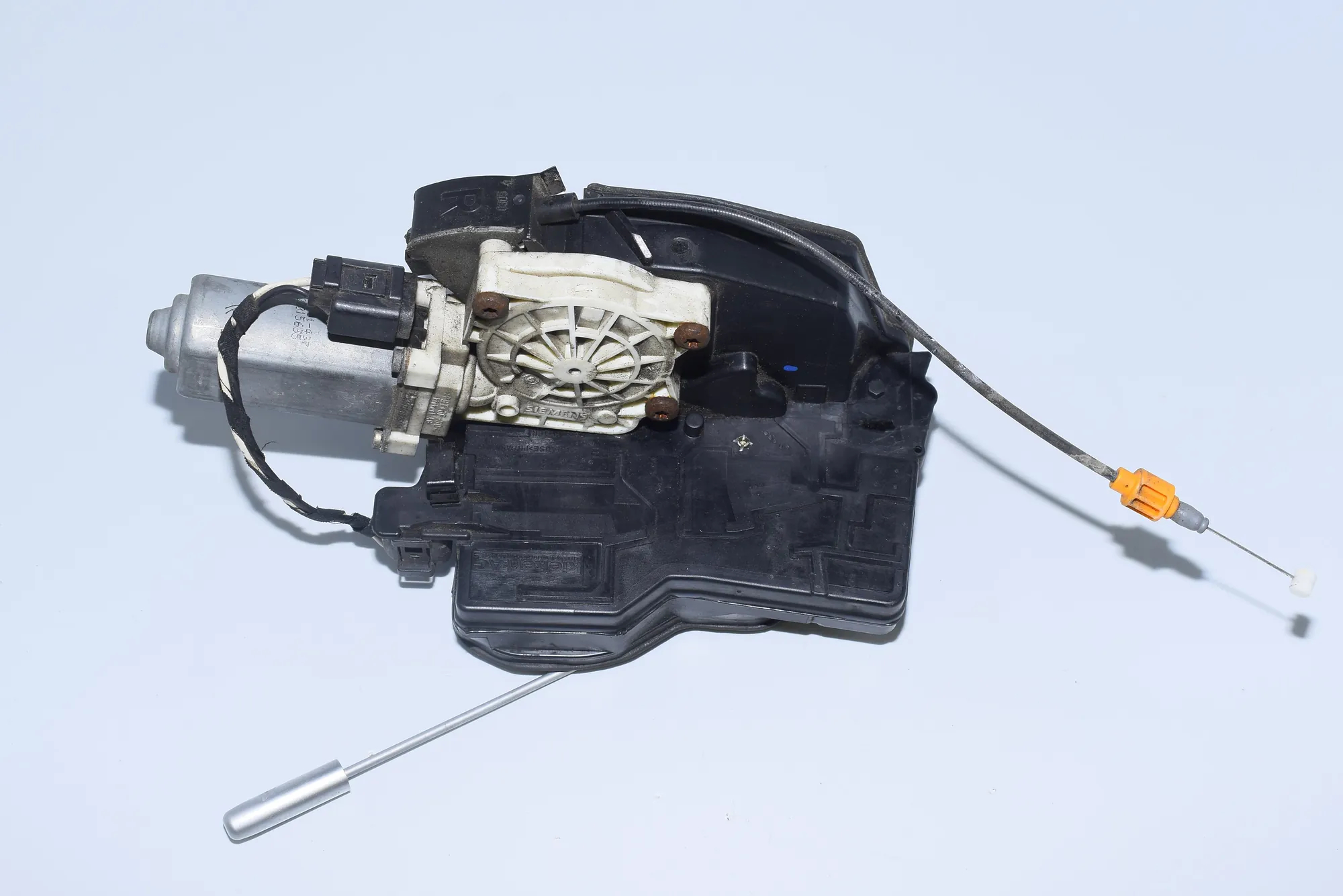 Front Right Door Lock – OEM 7028910 · BMW 7 (E65, E66, E67) 750 i, Li 2005 – 2