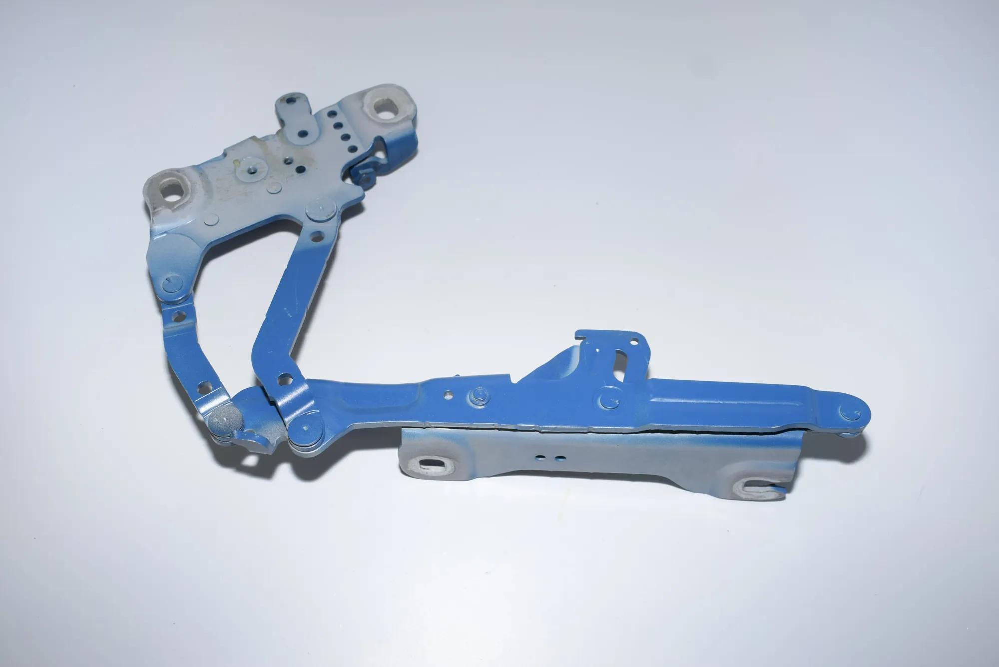 Front Left Bonnet Hinge – OEM 7239415 · BMW 3 (F30, F80) BMW 3 (F30, F80) 2011 – 3
