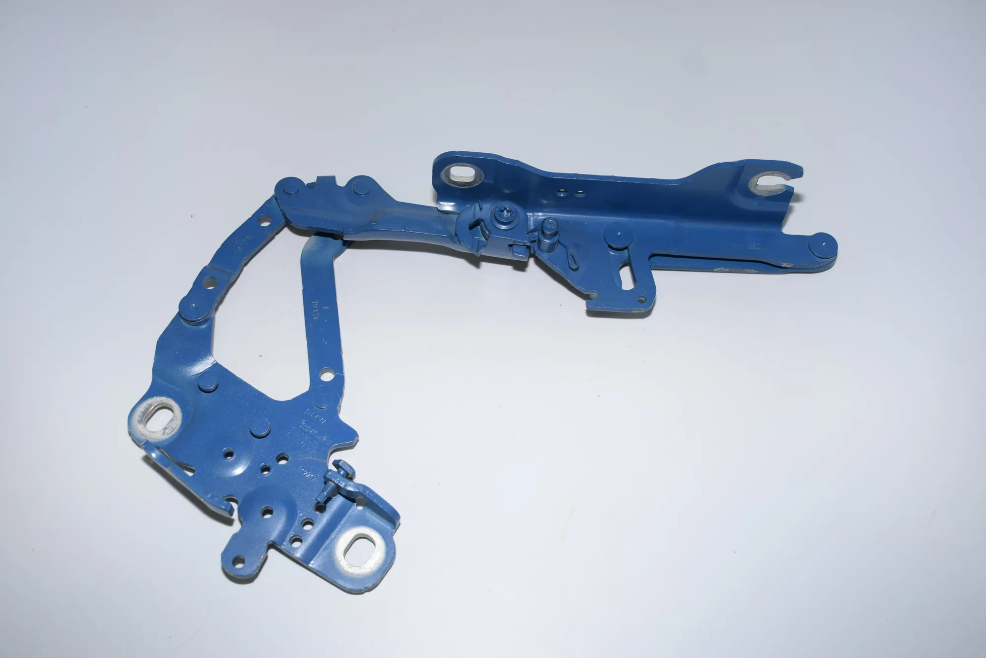 Front Left Bonnet Hinge – OEM 7239415 · BMW 3 (F30, F80) BMW 3 (F30, F80) 2011 – 2