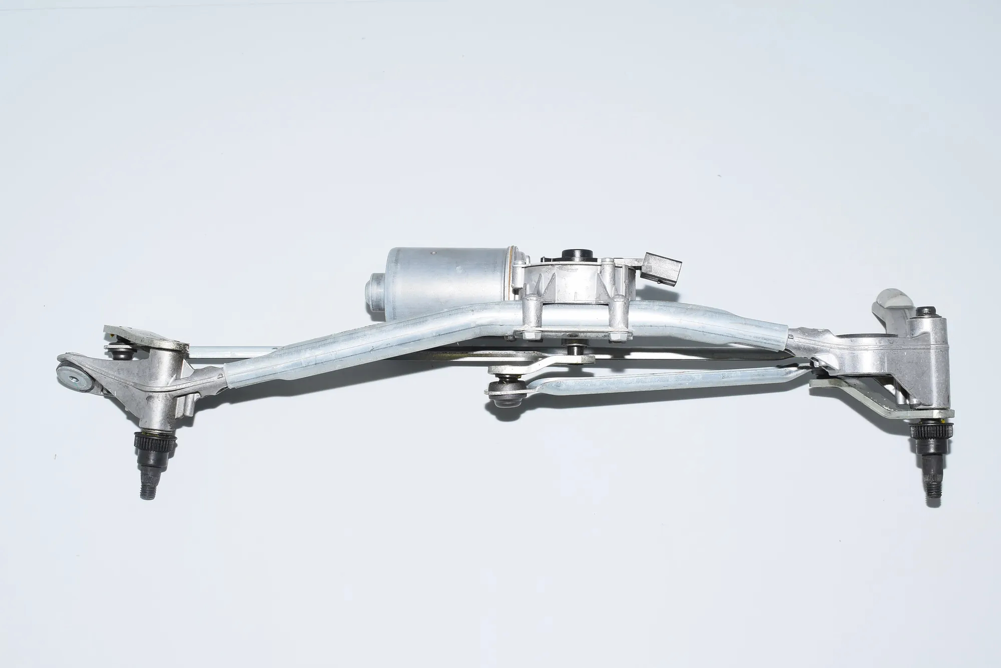 Front Windshield Wiper Mechanism – OEM 6978264 · BMW 3 Cabrio (E93) 330 d 2008 – 2