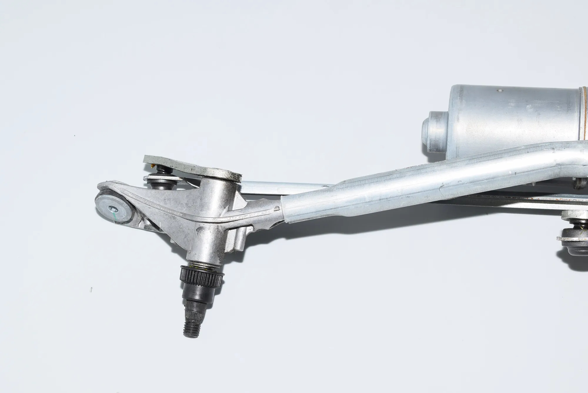 Front Windshield Wiper Mechanism – OEM 6978264 · BMW 3 Cabrio (E93) 330 d 2008 – 3