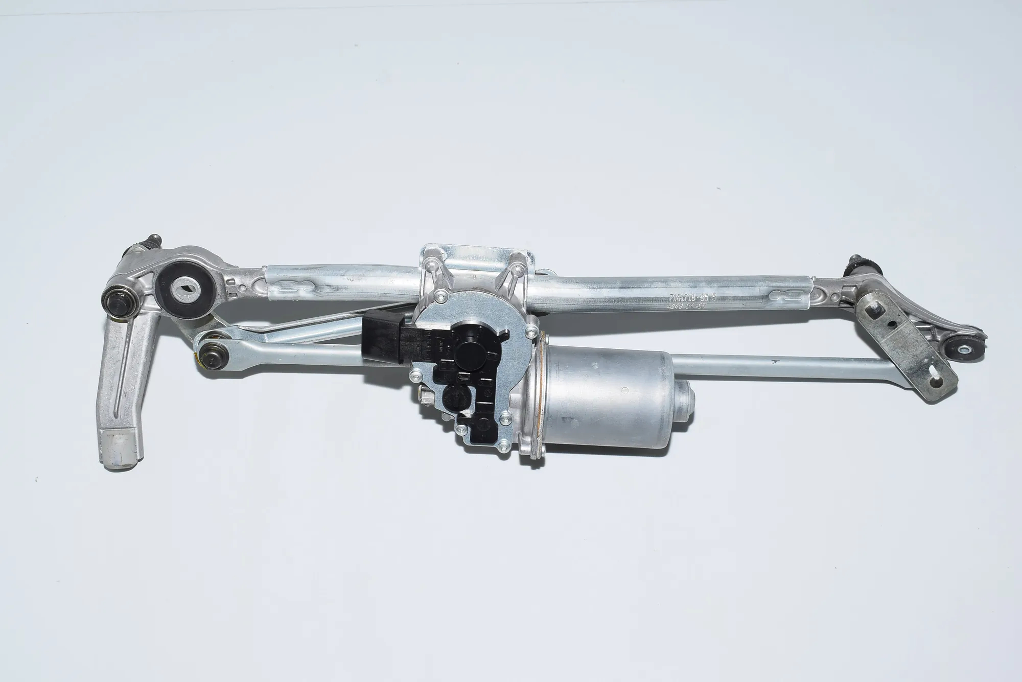 Front Windshield Wiper Mechanism – OEM 6978264 · BMW 3 Cabrio (E93) 330 d 2008
